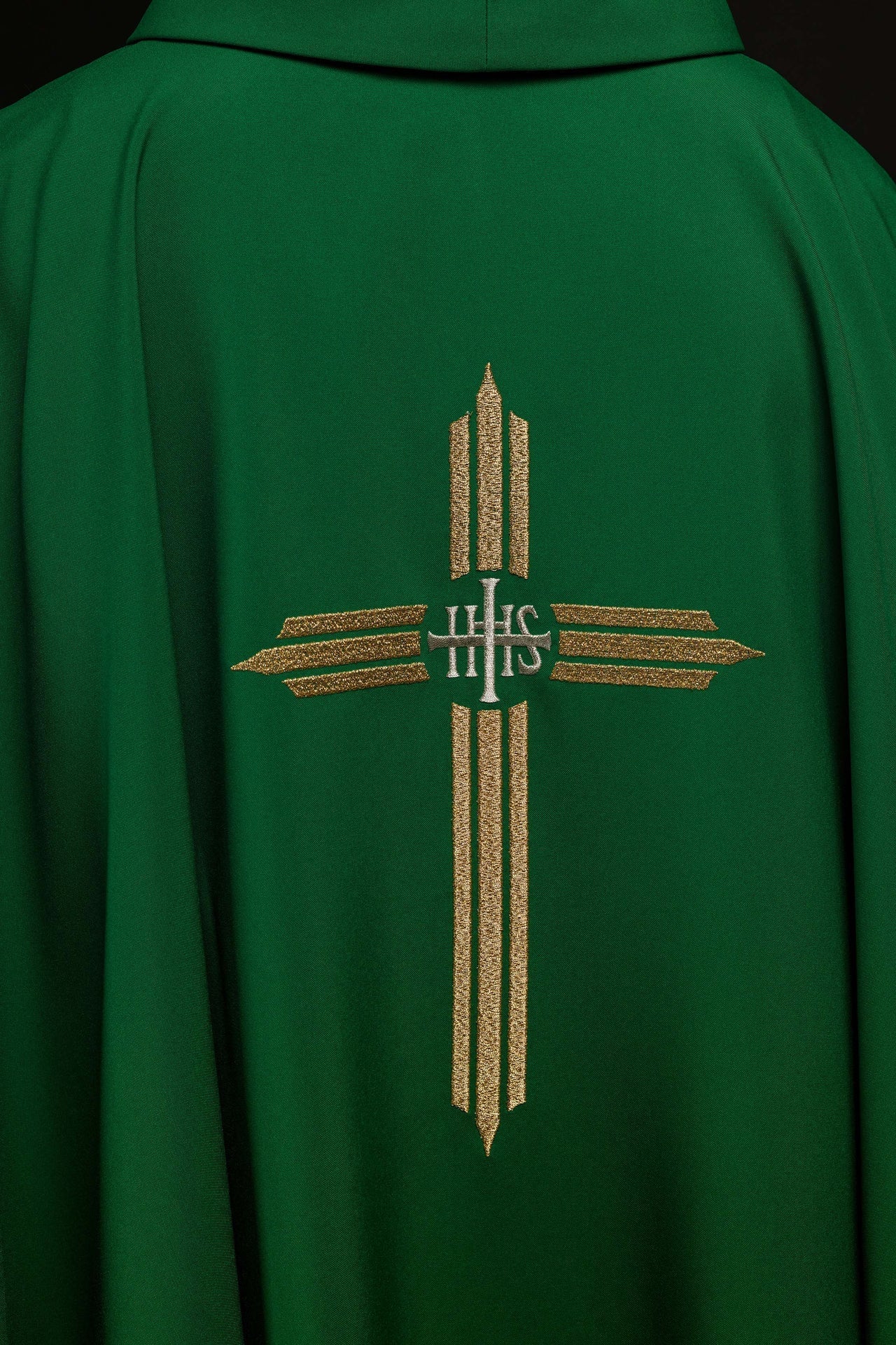 Ornat Liturgiczny Zielony z Haftowanym Krzyżem IHS i Złotą Lamówką - alba.pl