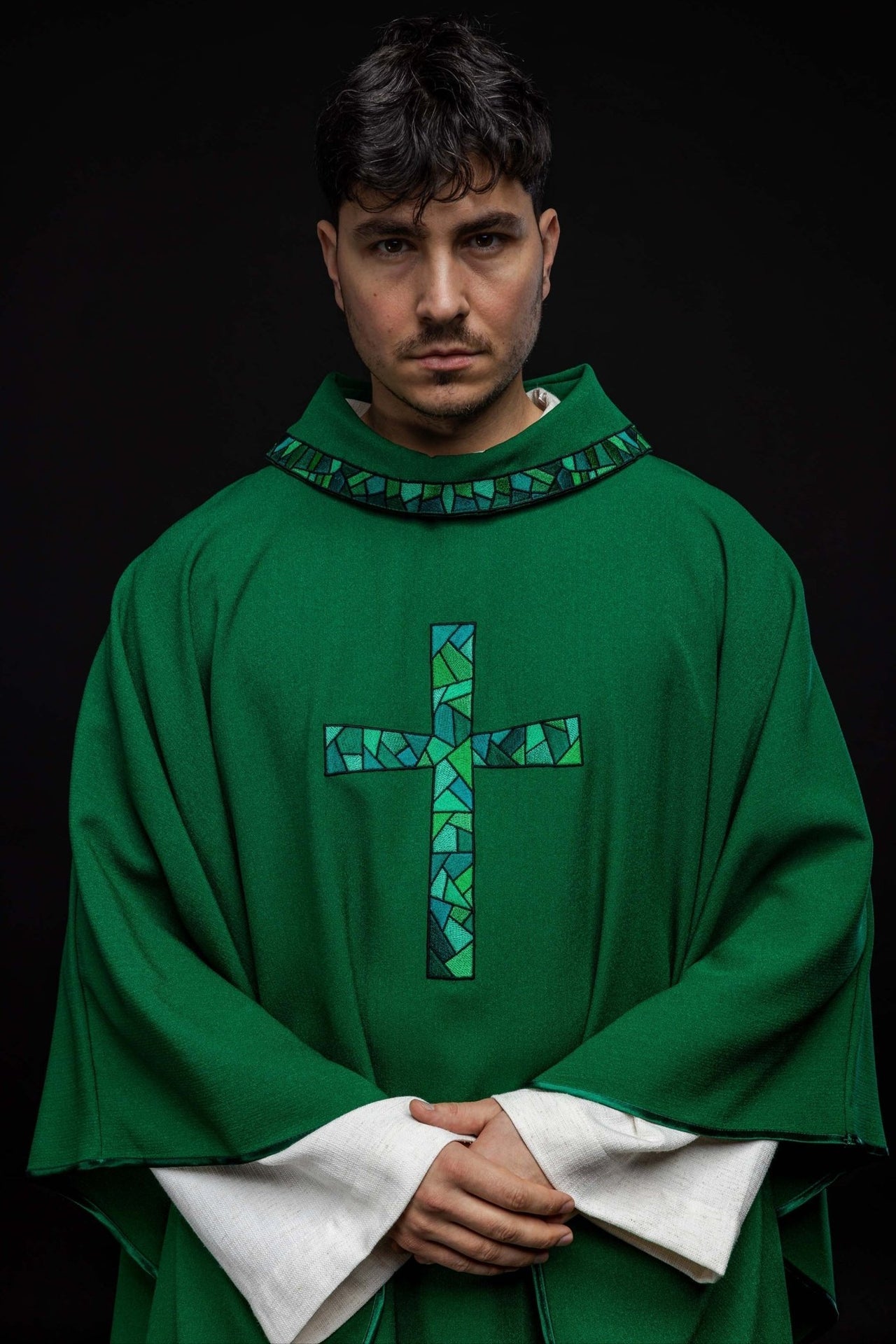 Ornat Liturgiczny Zielony z Haftowanym Krzyżem Mozaika - alba.pl