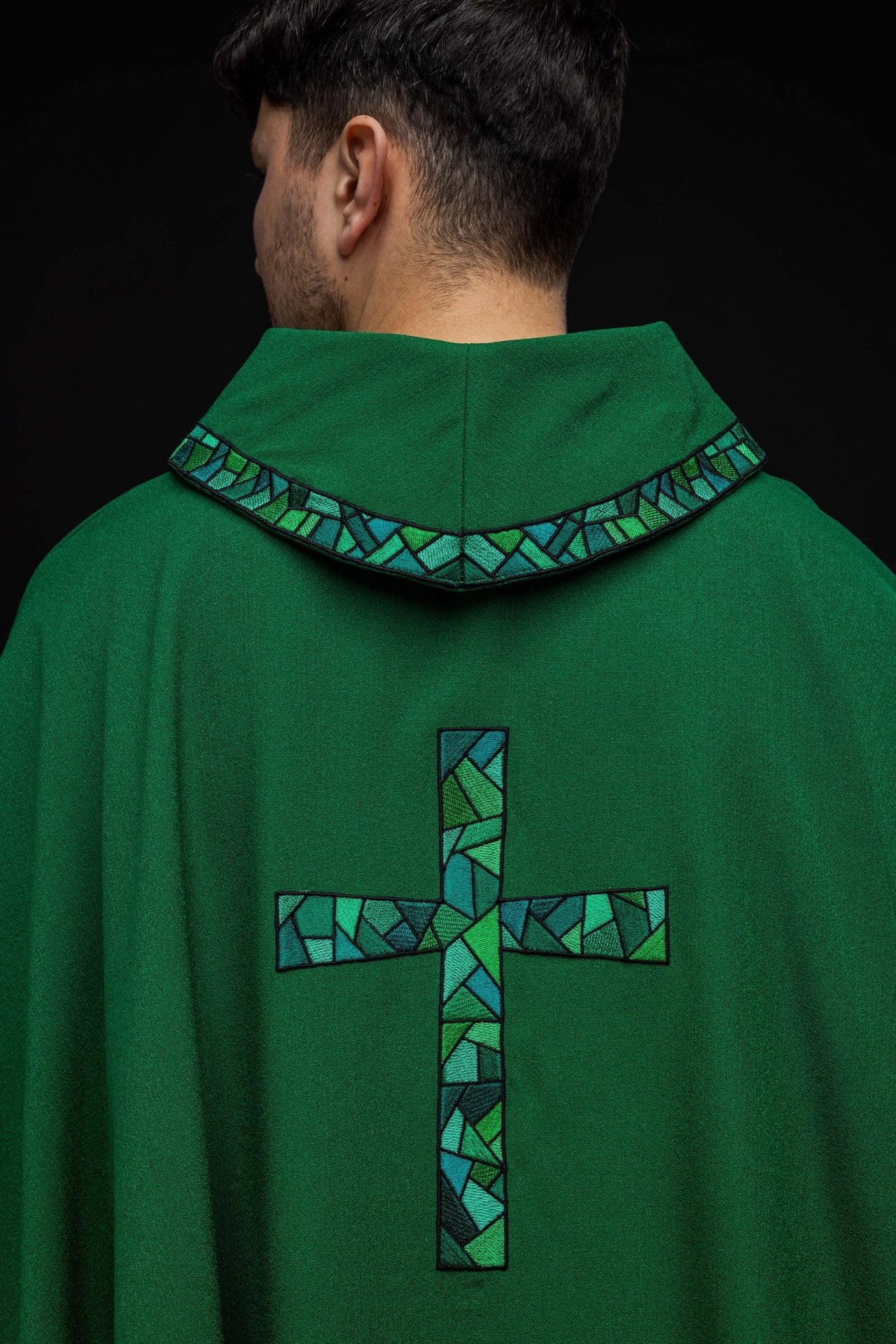 Ornat Liturgiczny Zielony z Haftowanym Krzyżem Mozaika - alba.pl
