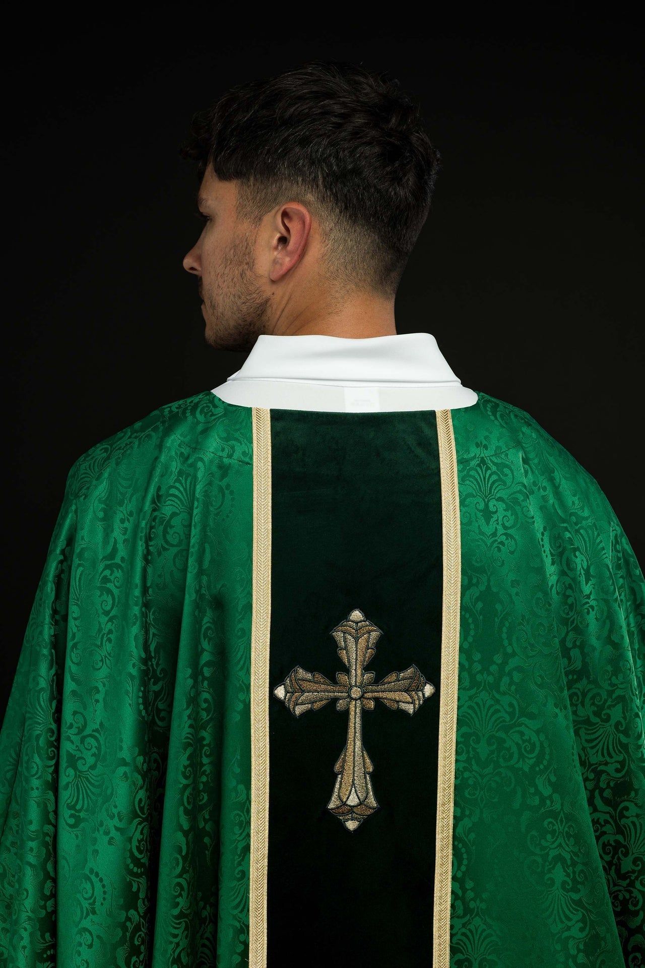 Ornat Liturgiczny Zielony z Haftowanym Krzyżem na Żakardzie - alba.pl