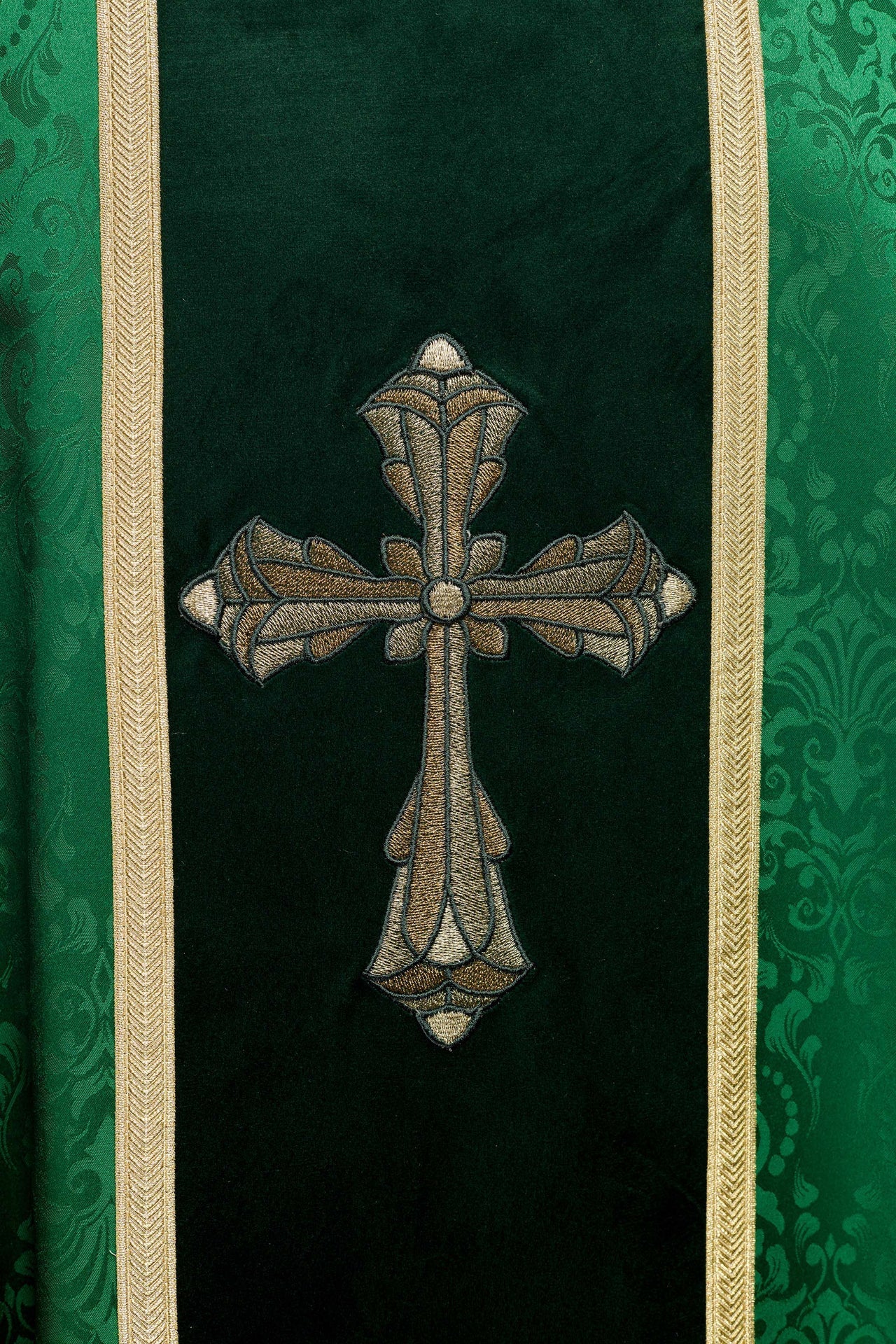 Ornat Liturgiczny Zielony z Haftowanym Krzyżem na Żakardzie - alba.pl