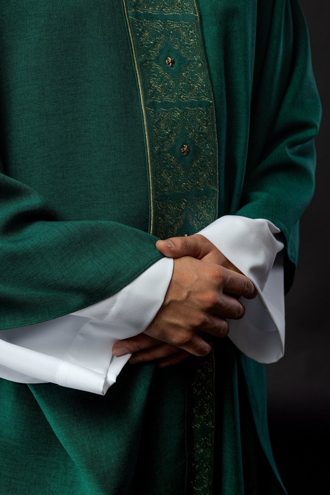 Ornat Liturgiczny Zielony z Haftowanym Pasem i Kołnierzem - alba.pl