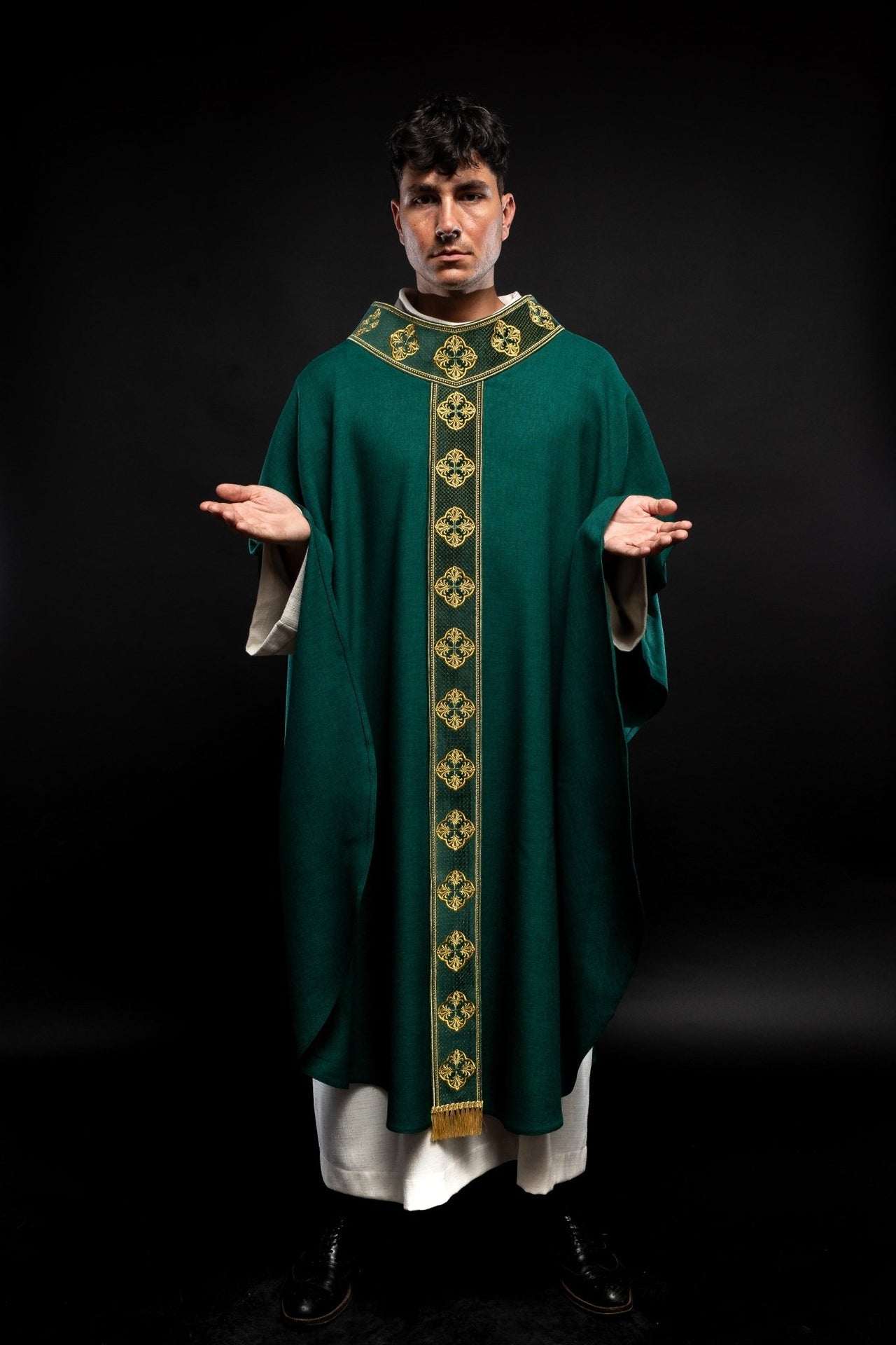Ornat Liturgiczny Zielony z Haftowanym Pasem w Krzyże - alba.pl