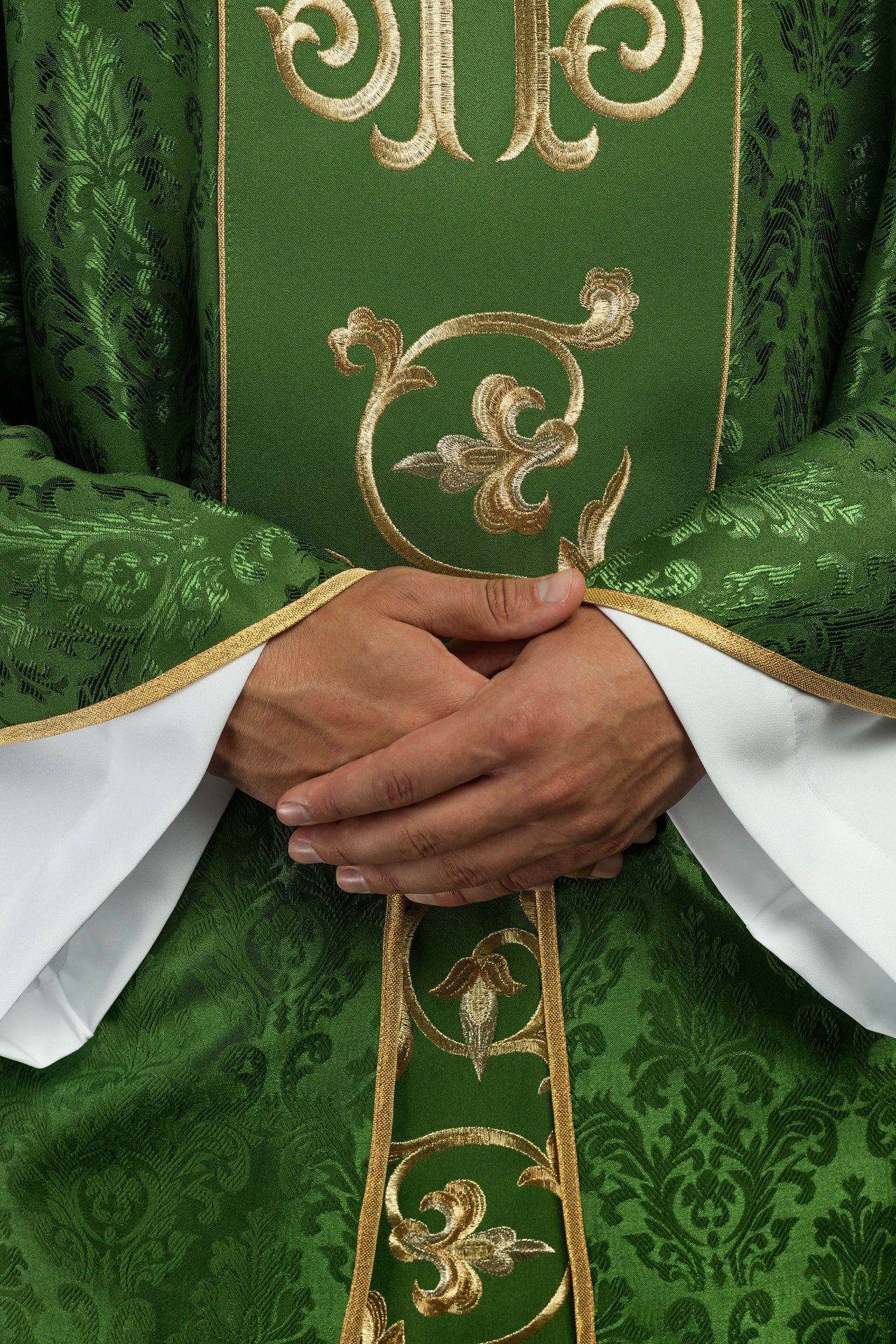 Ornat Liturgiczny Zielony z Haftowanym Złotem IHS i Stułą - alba.pl