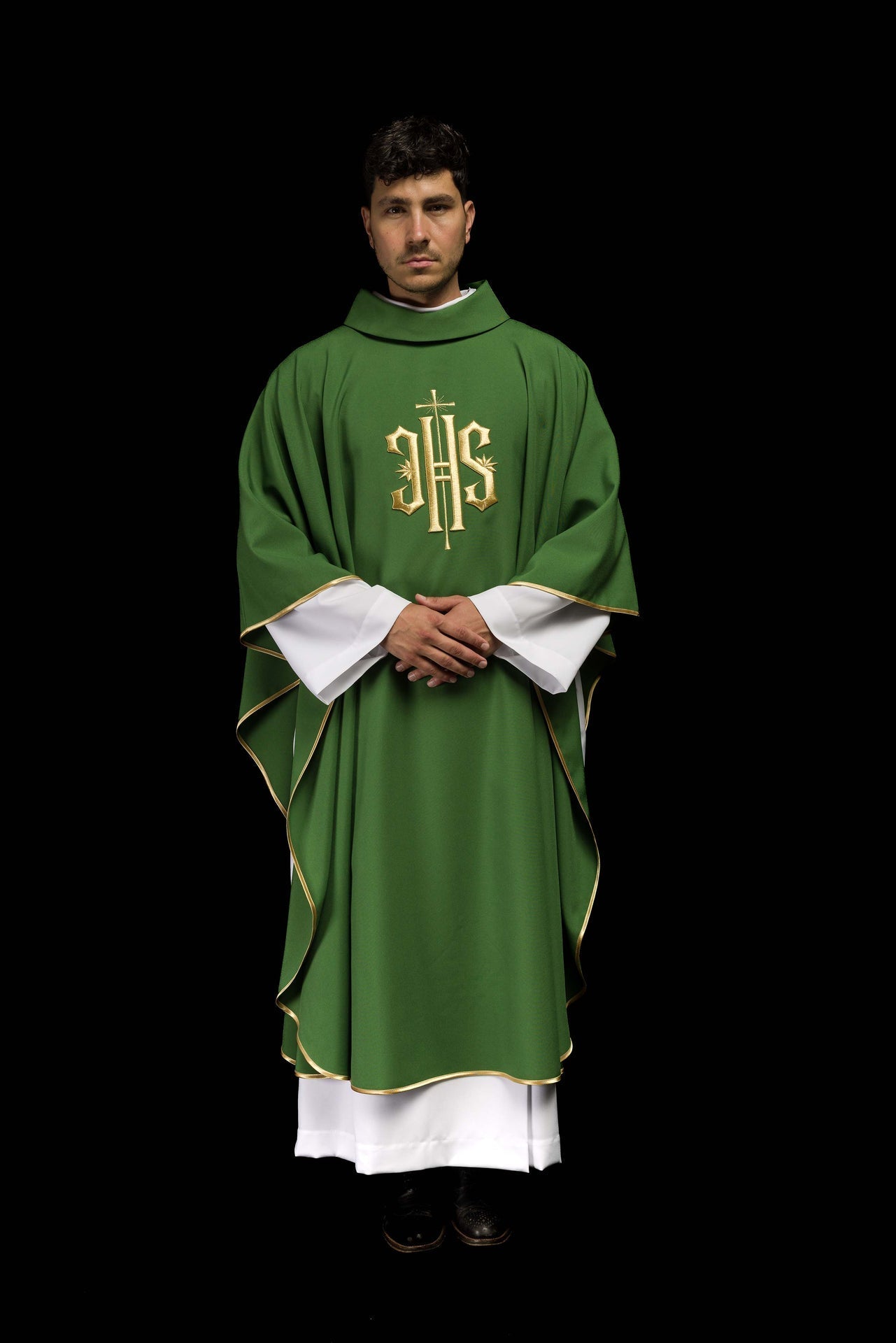 Ornat Liturgiczny Zielony z Haftowanym Złotym Symbolem IHS - alba.pl