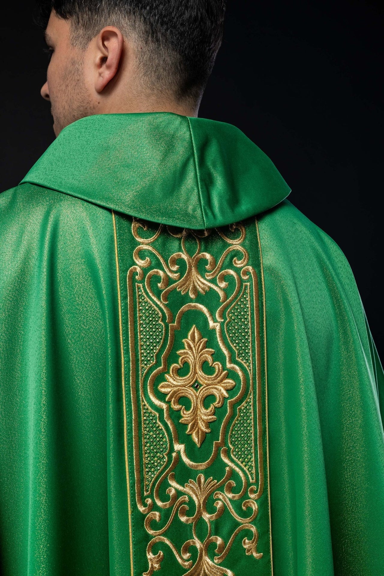 Ornat Liturgiczny Zielony z Złotym Haftem Florystycznym - alba.pl