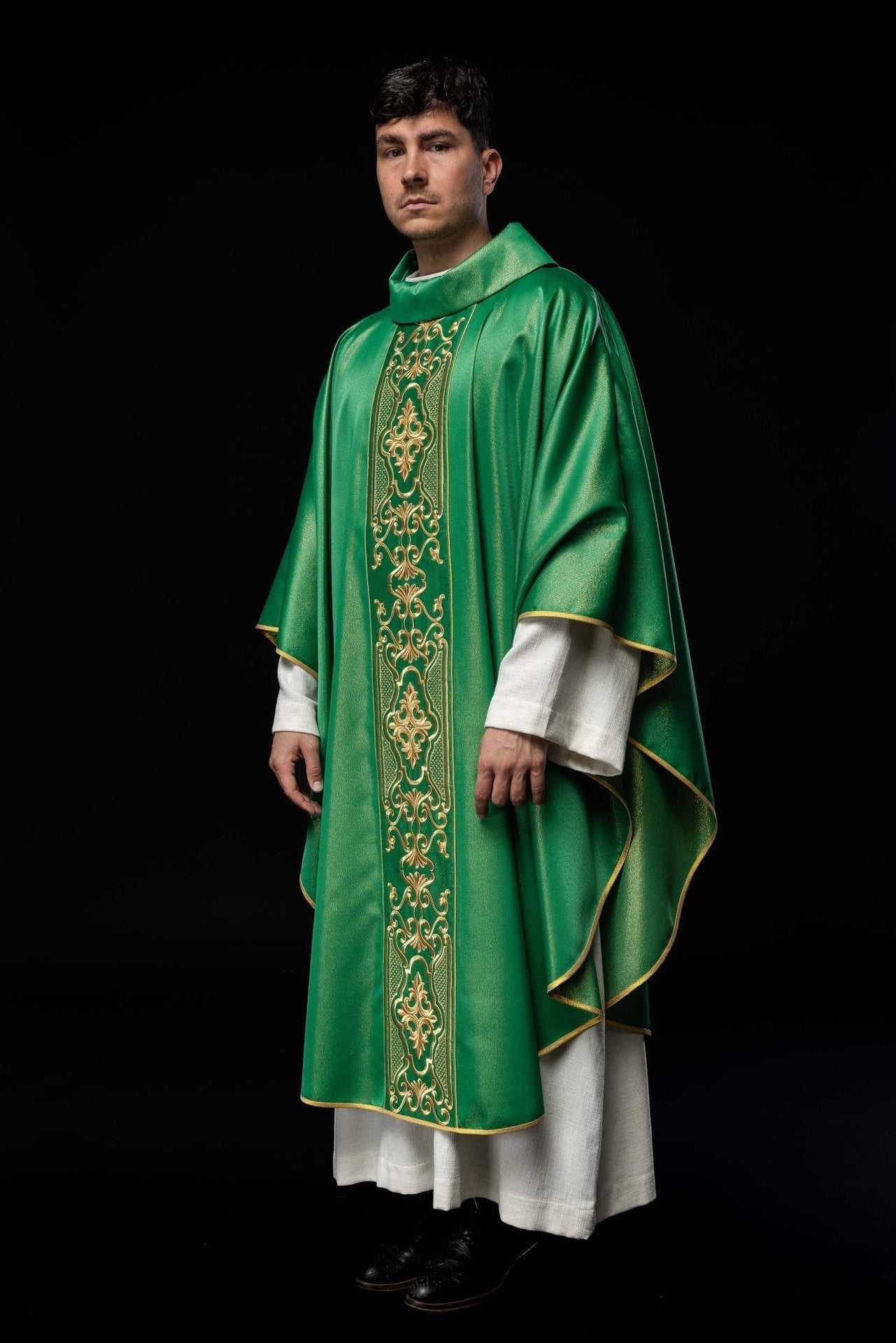 Ornat Liturgiczny Zielony z Złotym Haftem Florystycznym - alba.pl