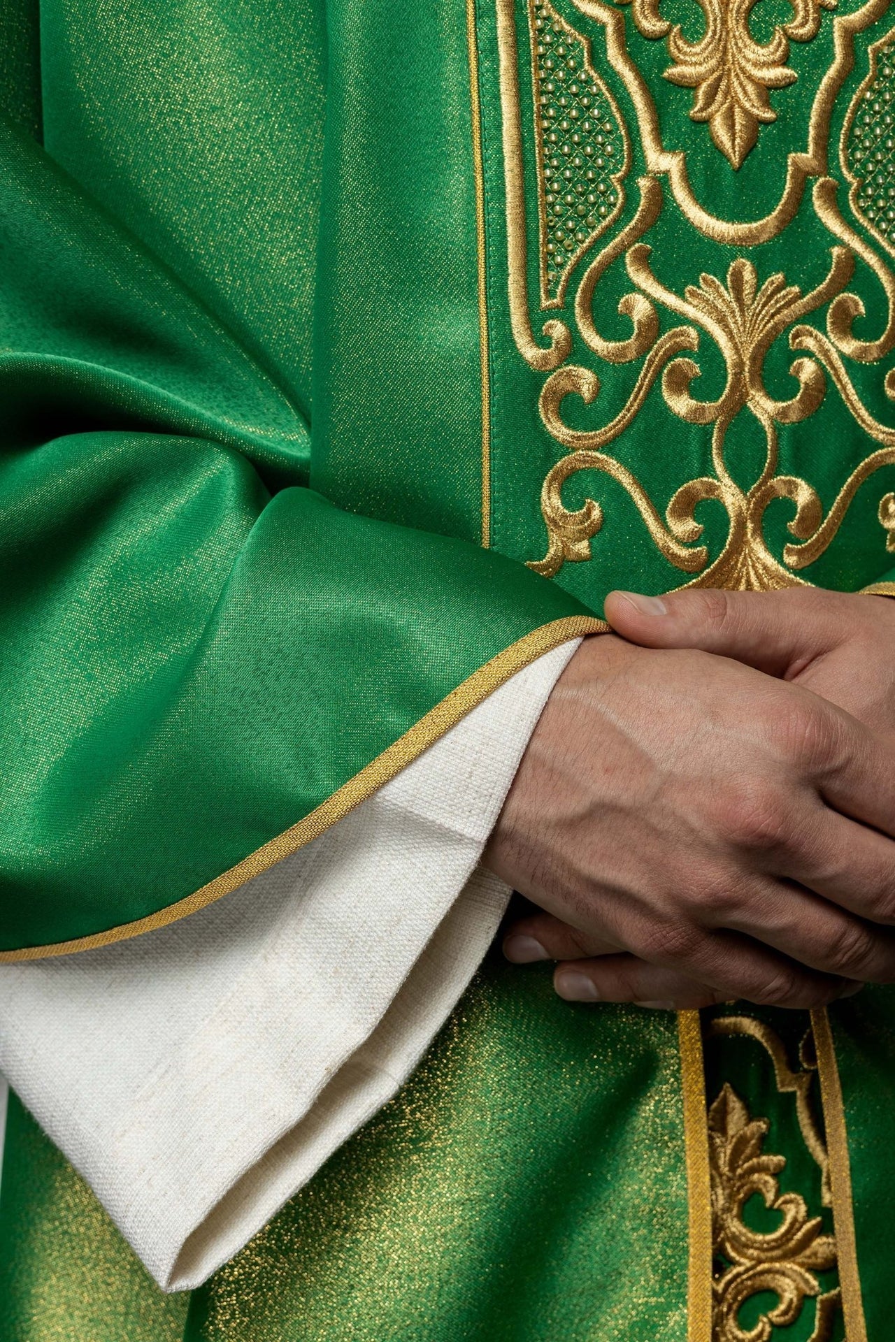 Ornat Liturgiczny Zielony z Złotym Haftem Florystycznym - alba.pl