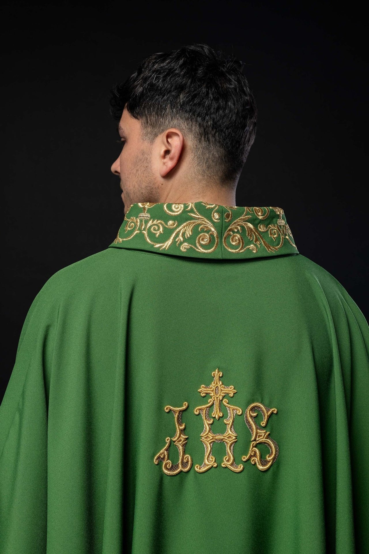 Ornat Liturgiczny Zielony ze Złotym Haftem IHS - Elegancki - alba.pl