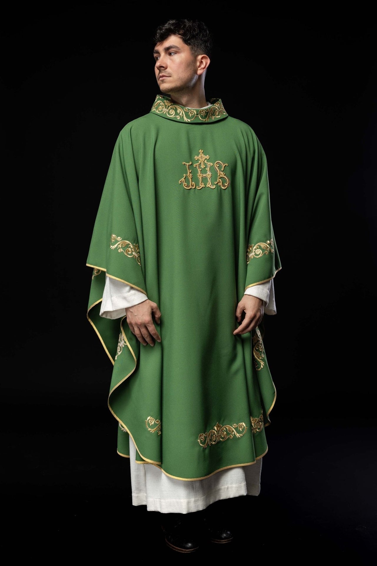 Ornat Liturgiczny Zielony ze Złotym Haftem IHS - Elegancki - alba.pl