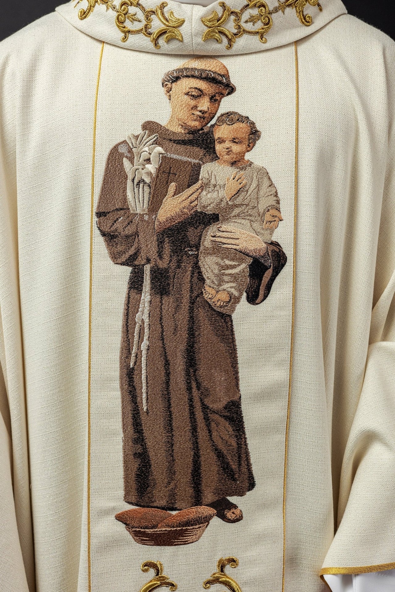 Ornat Liturgiczny Złoty z Haftem Świętego Antoniego - alba.pl