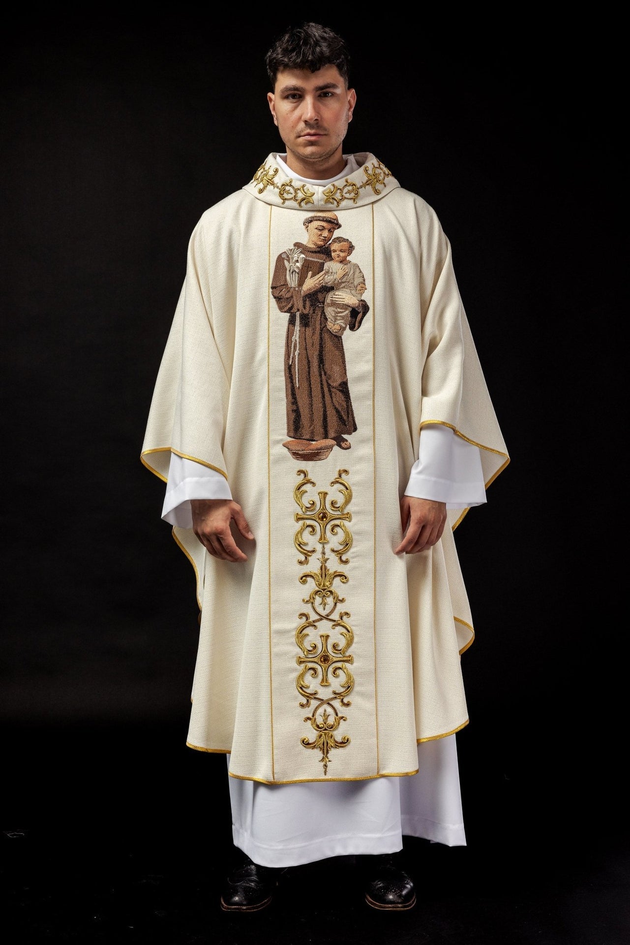 Ornat Liturgiczny Złoty z Haftem Świętego Antoniego - alba.pl