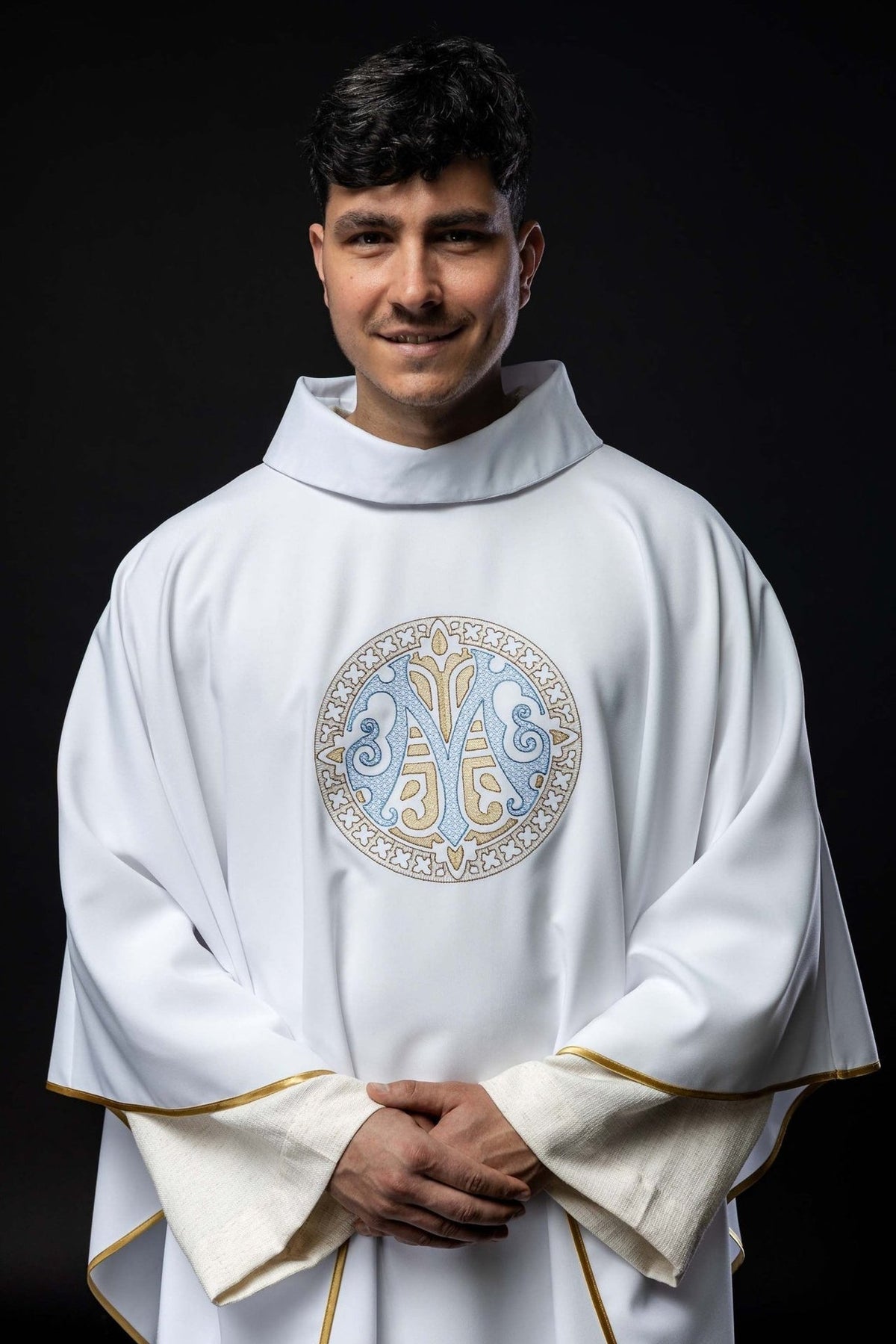 Ornat Maryjny Biały Haftowany Złotą Lamówką i Stułą - alba.pl