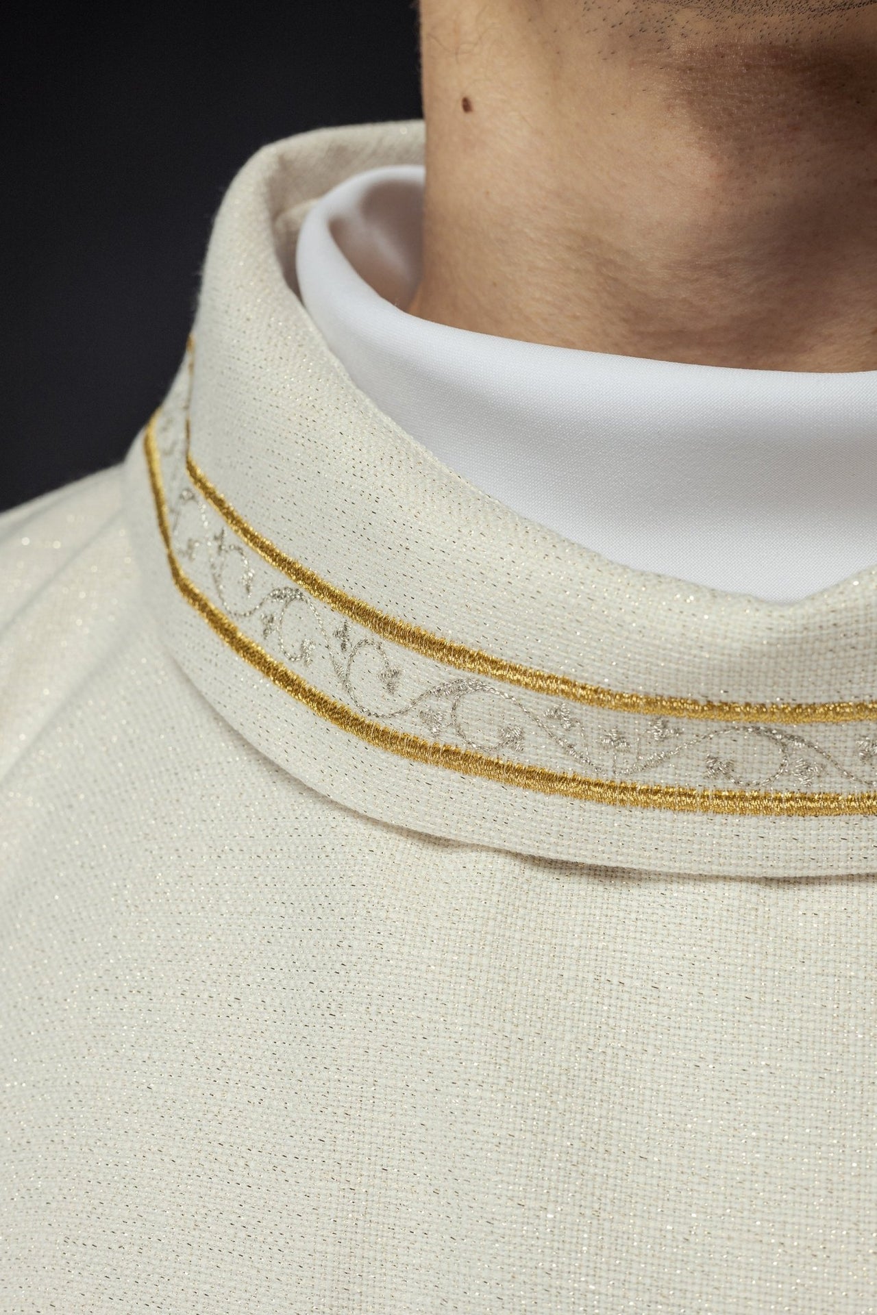 Ornat Maryjny Ecru Haftowany Złotem - Kolekcja Liturgiczna - alba.pl