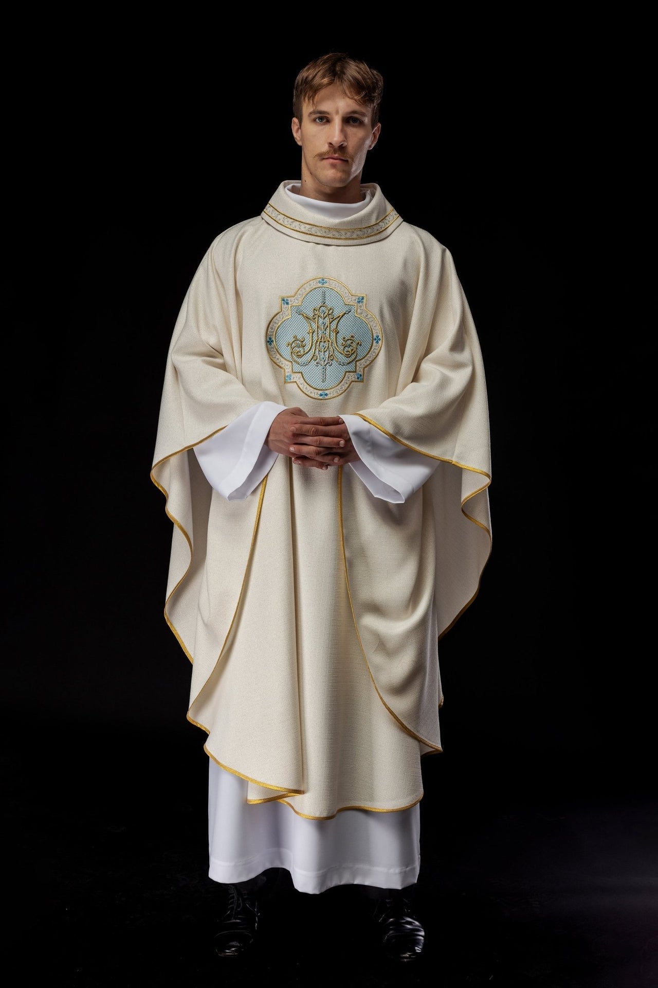 Ornat Maryjny Ecru Haftowany Złotem - Kolekcja Liturgiczna - alba.pl