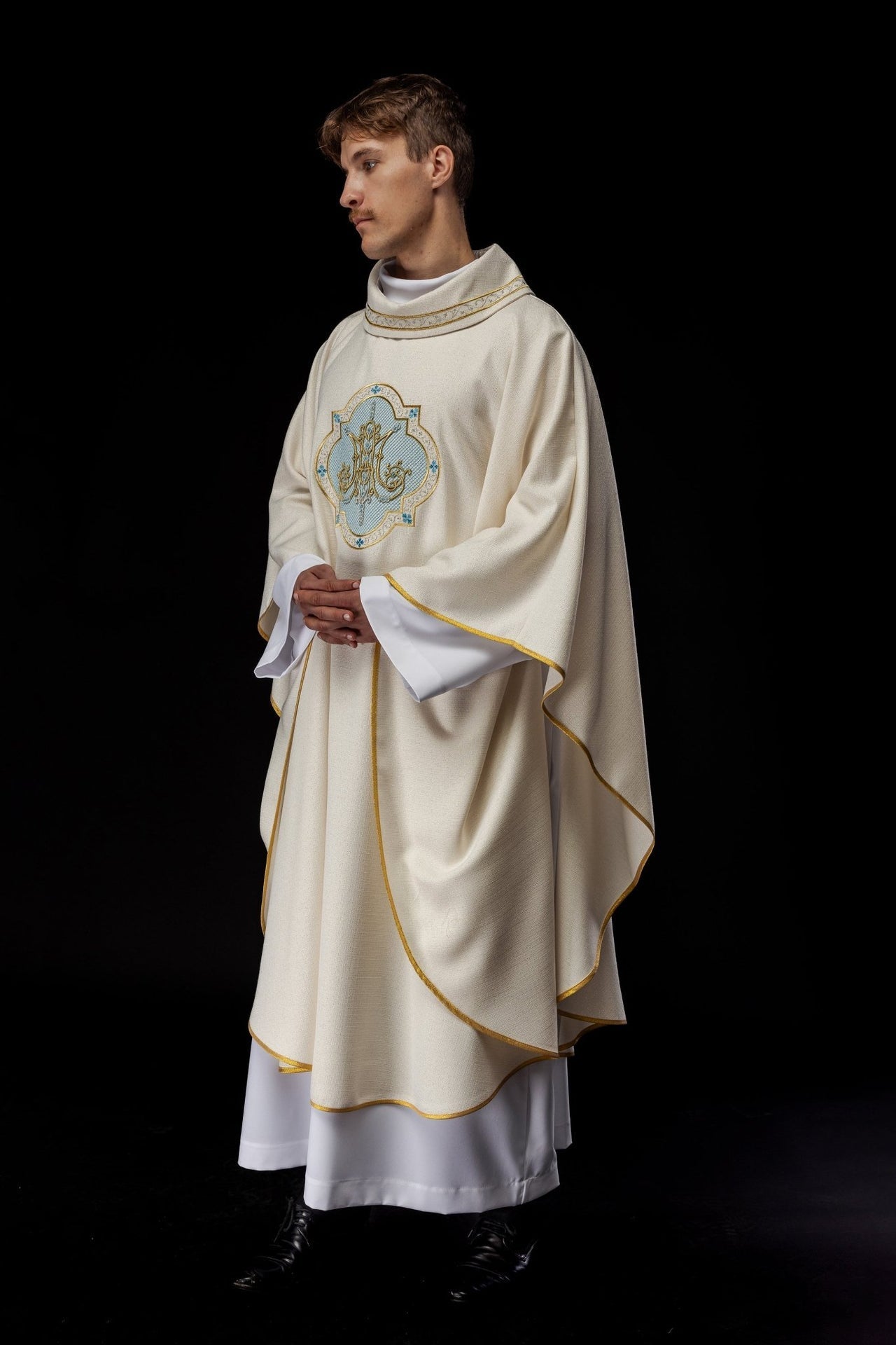 Ornat Maryjny Ecru Haftowany Złotem - Kolekcja Liturgiczna - alba.pl