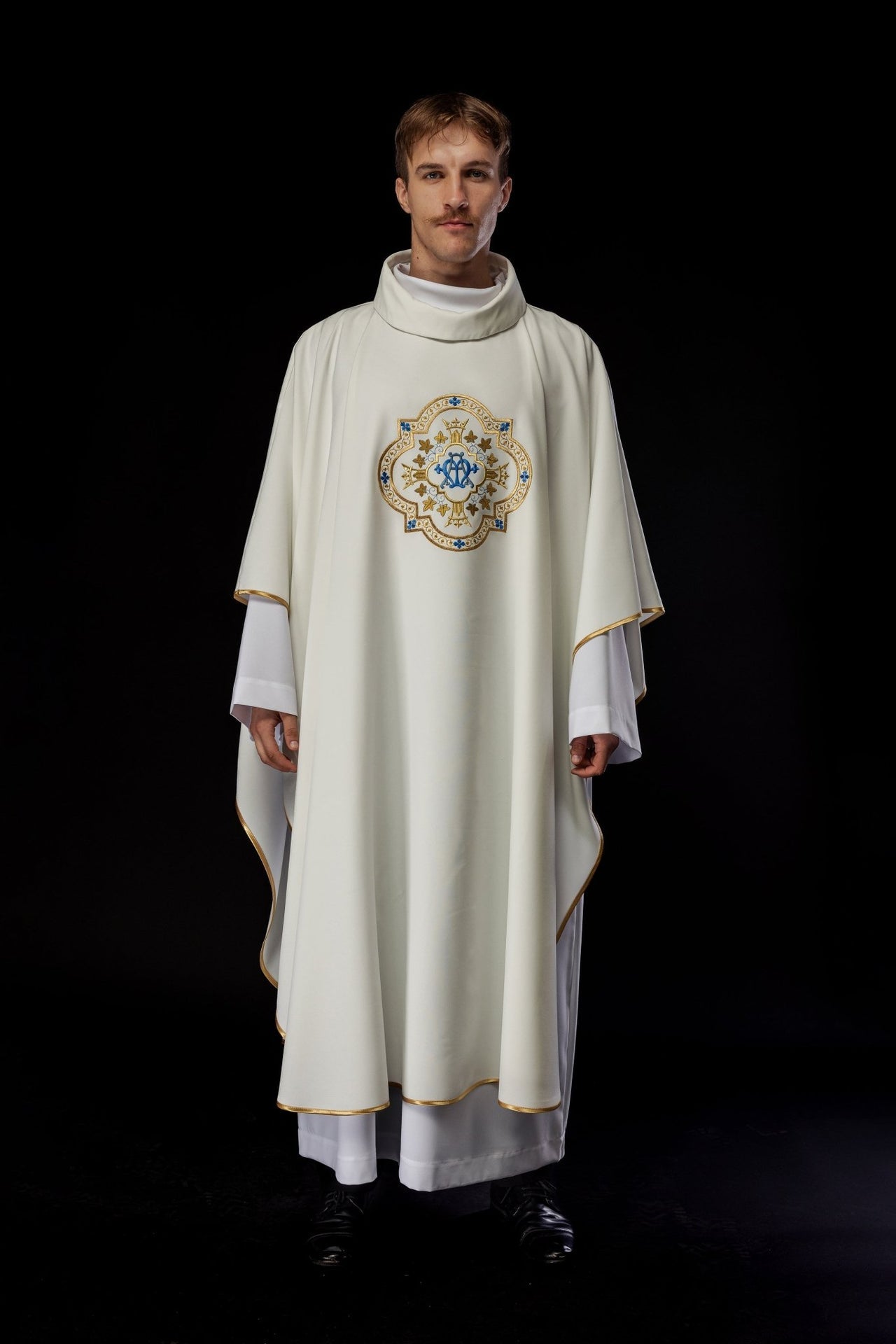 Ornat Maryjny Ecru Haftowany Złotem - Kolekcja Liturgiczna - alba.pl