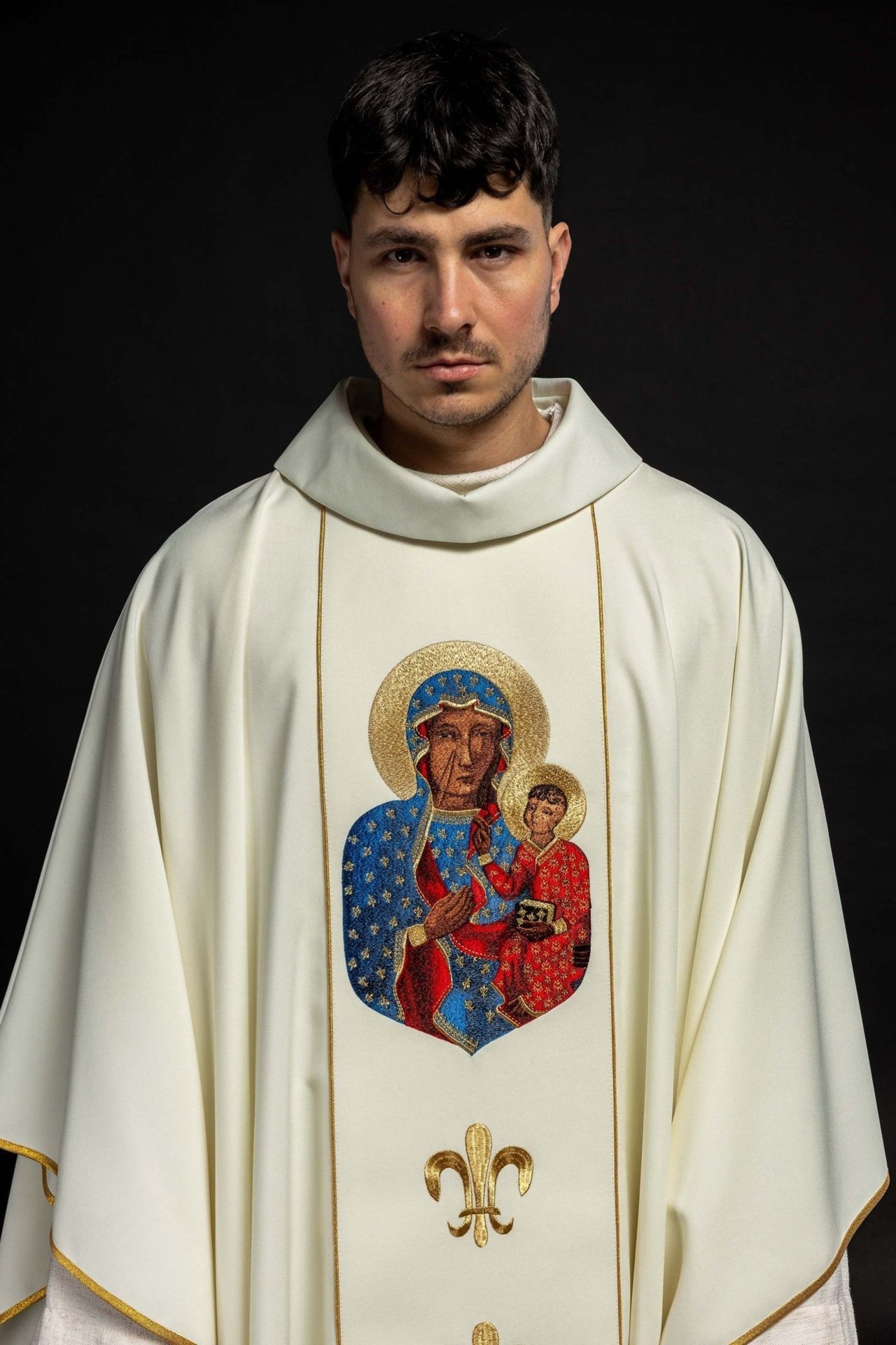 Ornat Maryjny Ecru z Haftem Matki Boskiej Częstochowskiej - alba.pl