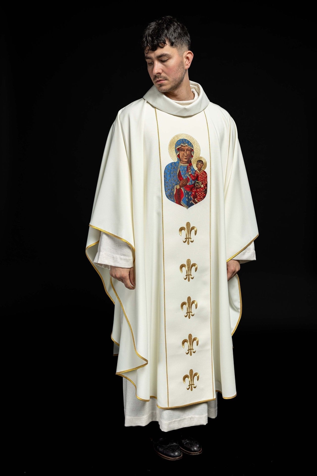 Ornat Maryjny Ecru z Haftem Matki Boskiej Częstochowskiej - alba.pl