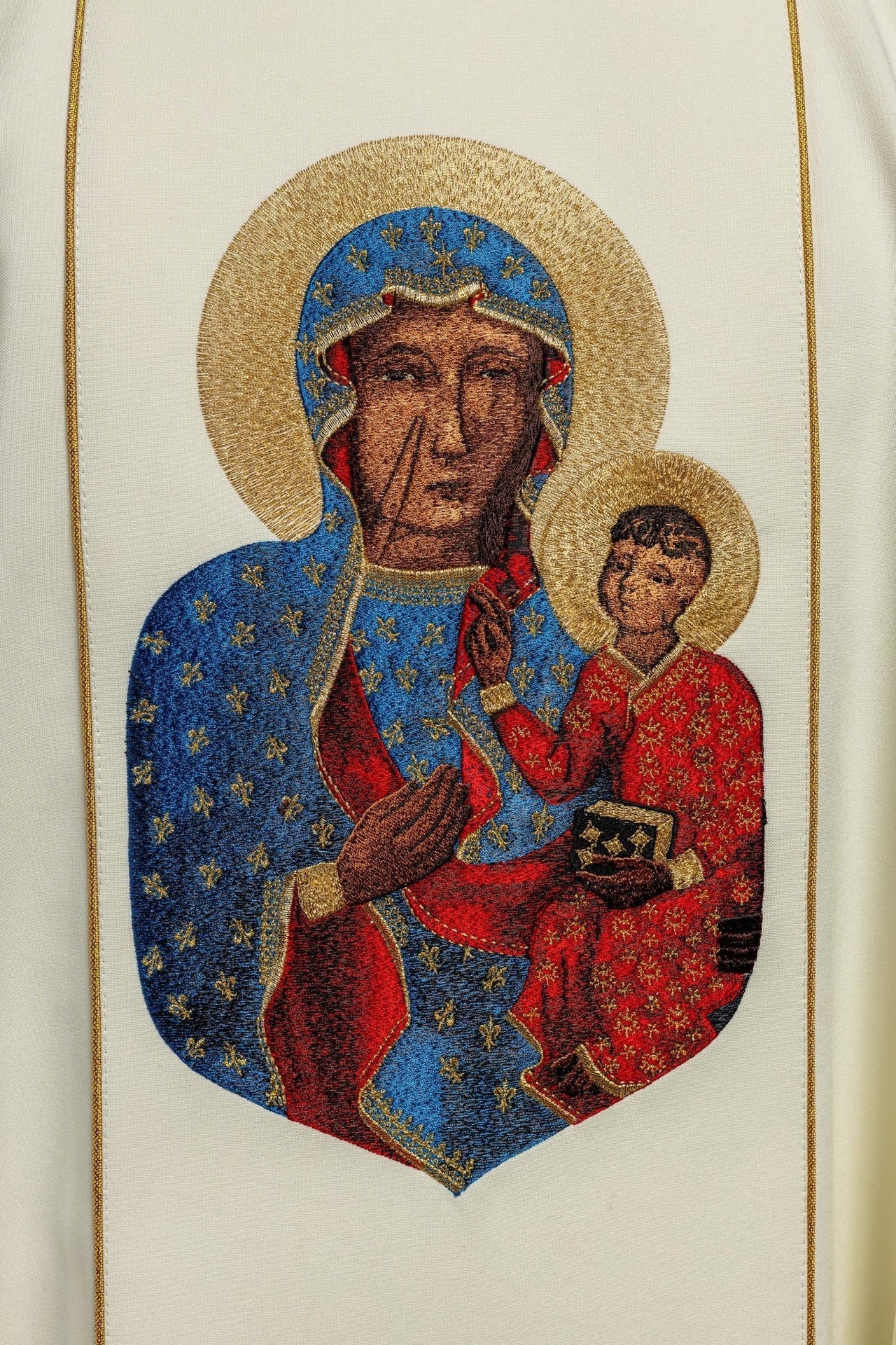 Ornat Maryjny Ecru z Haftem Matki Boskiej Częstochowskiej - alba.pl