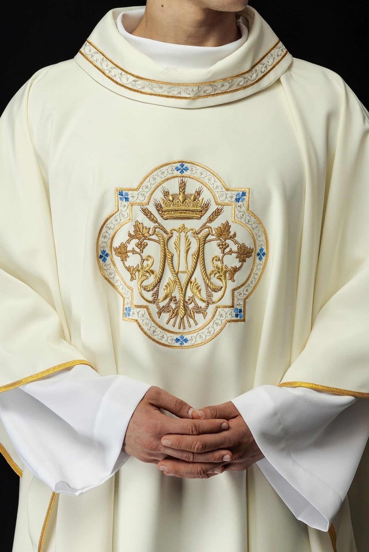 Ornat Maryjny Haftowany Ecru ze Złotą Lamówką - alba.pl