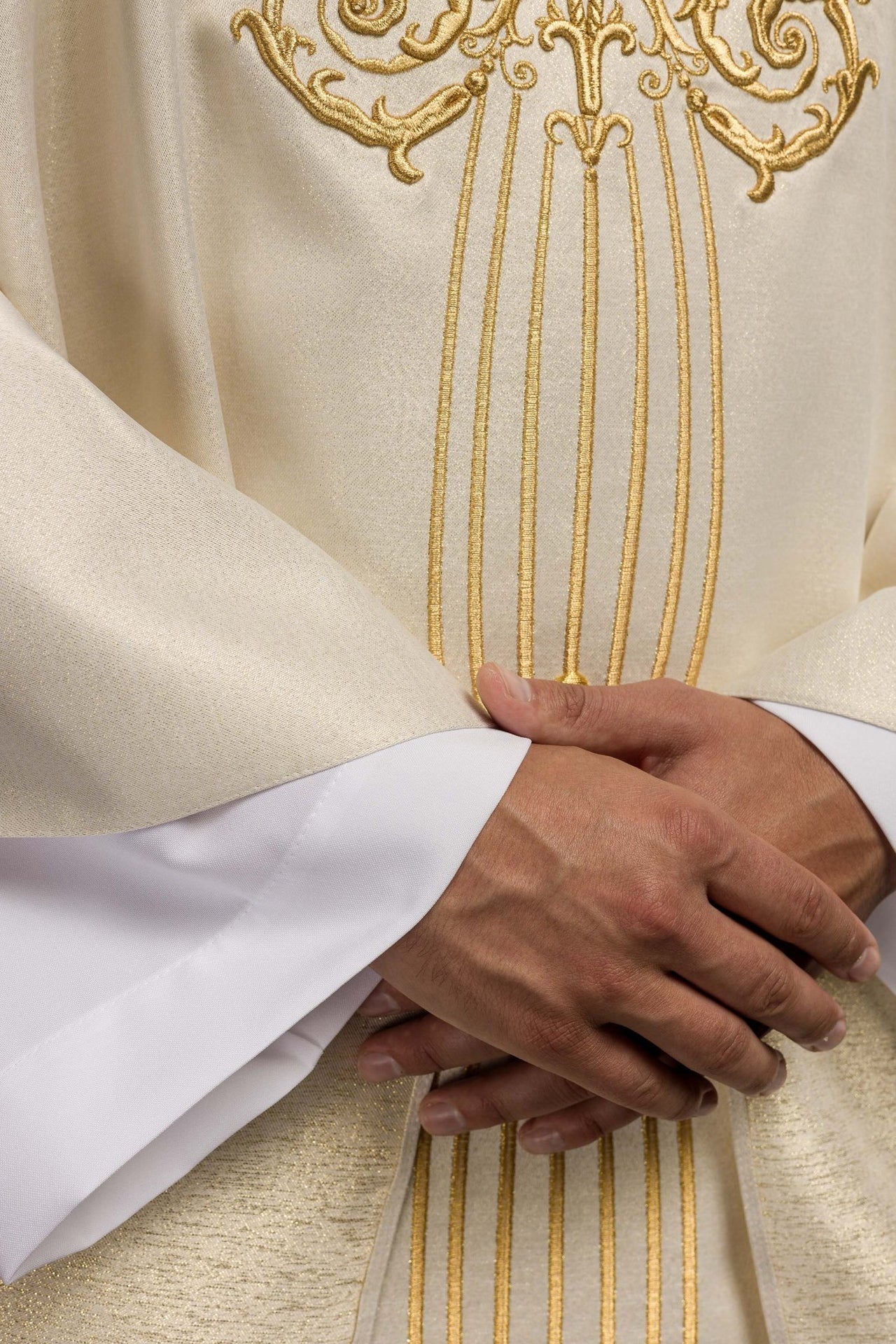 Ornat Maryjny Liturgiczny Błyszczący Ecru z Kamieniami - alba.pl