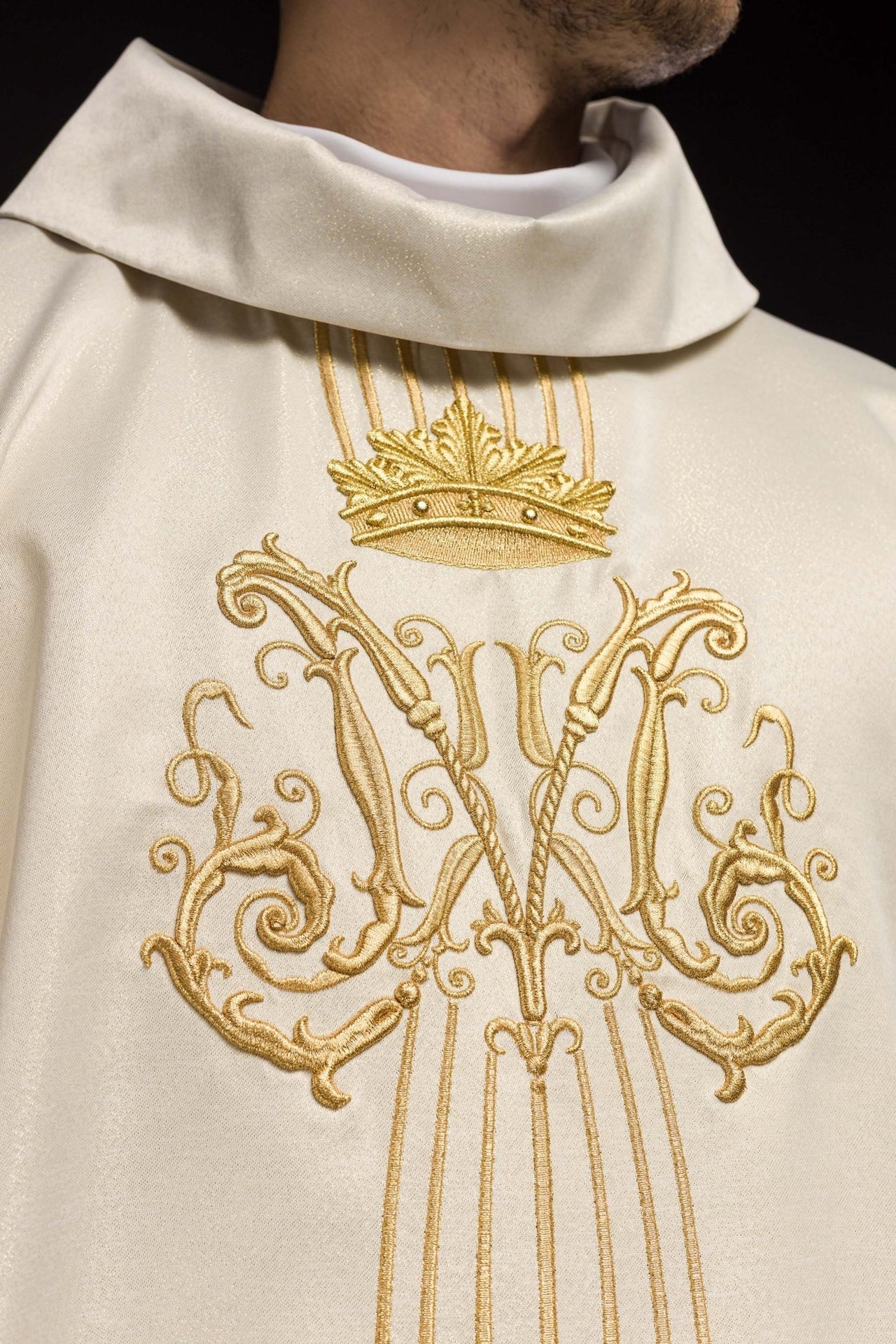 Ornat Maryjny Liturgiczny Błyszczący Ecru z Kamieniami - alba.pl