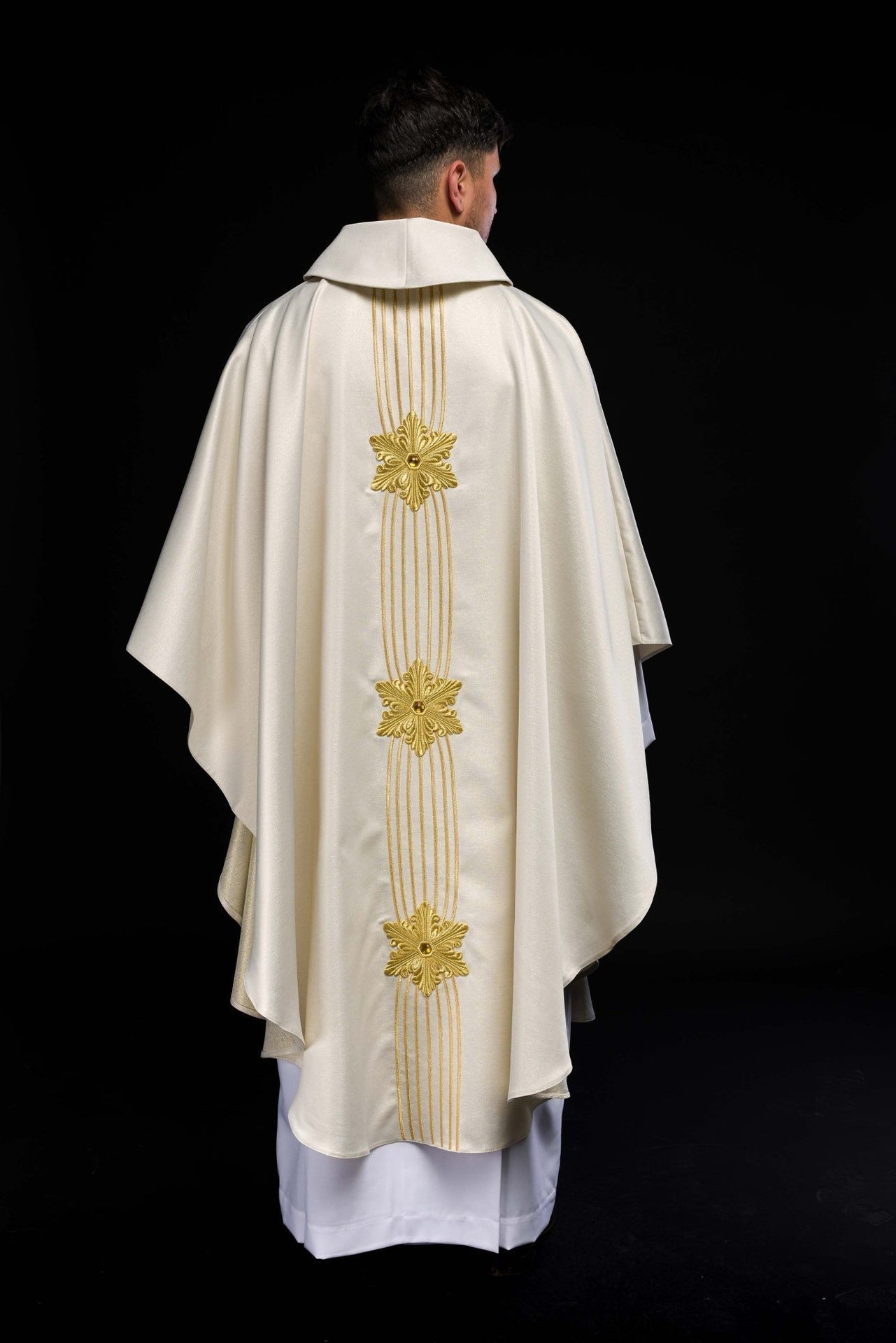 Ornat Maryjny Liturgiczny Błyszczący Ecru z Kamieniami - alba.pl