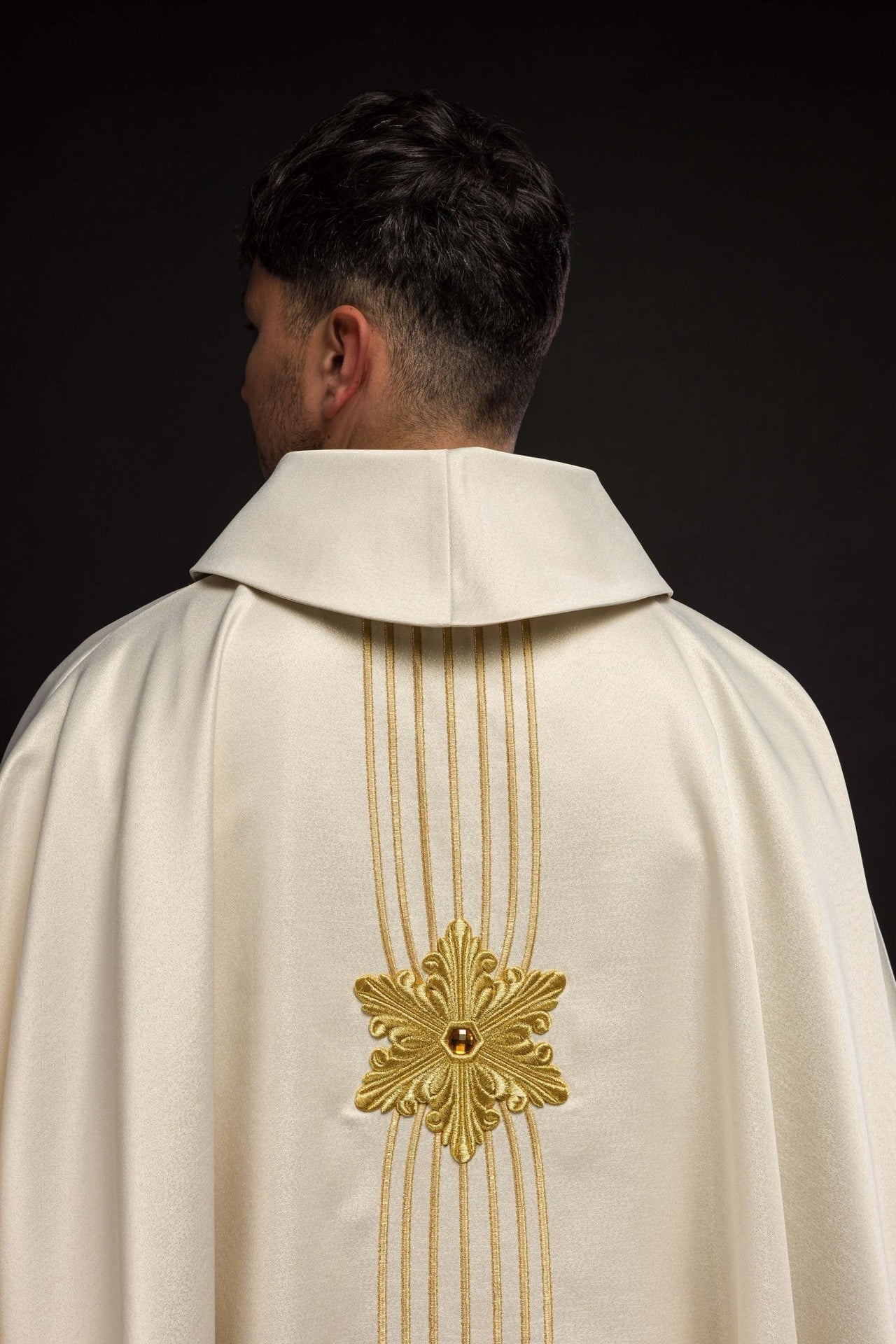 Ornat Maryjny Liturgiczny Błyszczący Ecru z Kamieniami - alba.pl