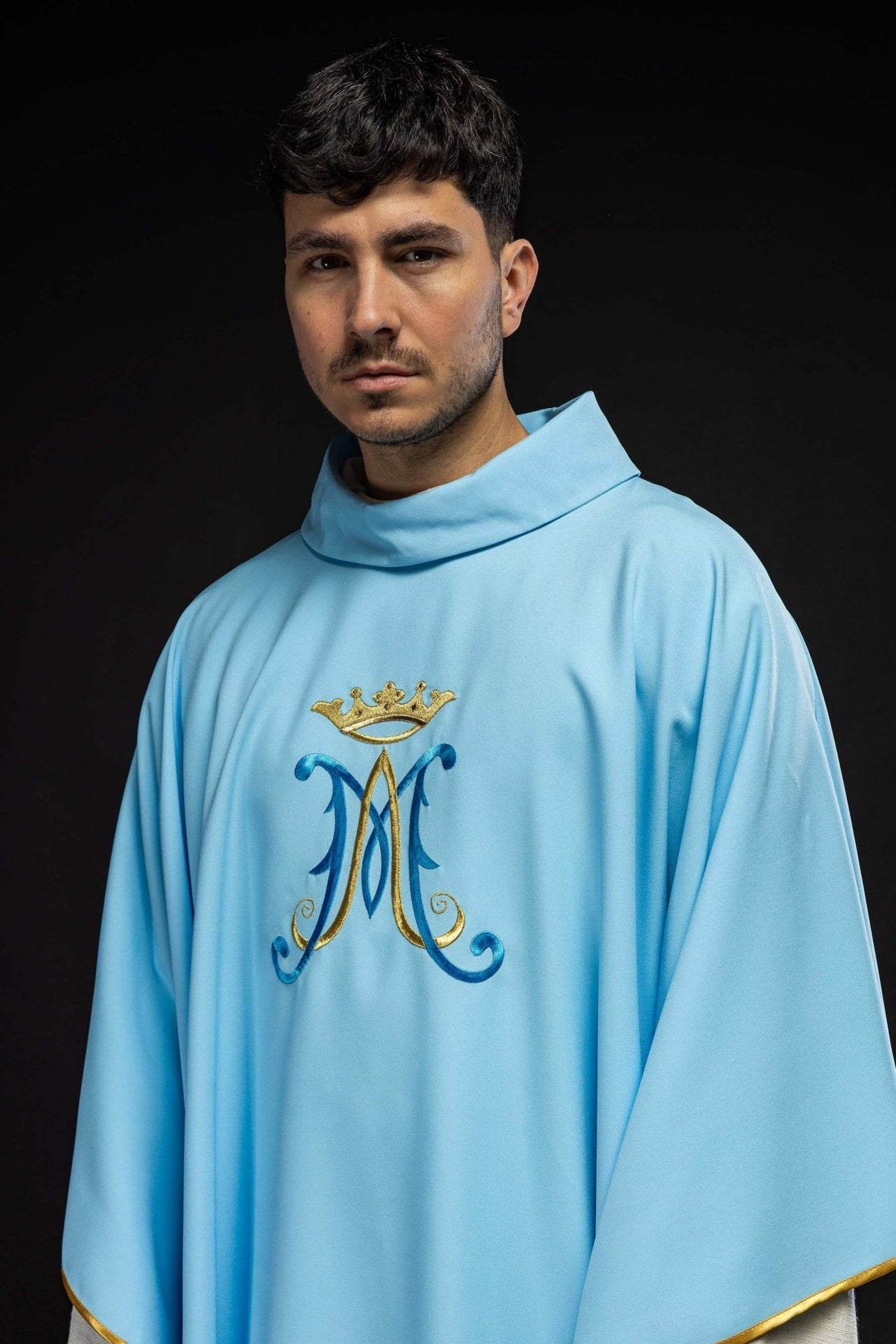 Ornat Maryjny Niebieski Haftowany Złotem - Elegancka Szata Liturgiczna - alba.pl
