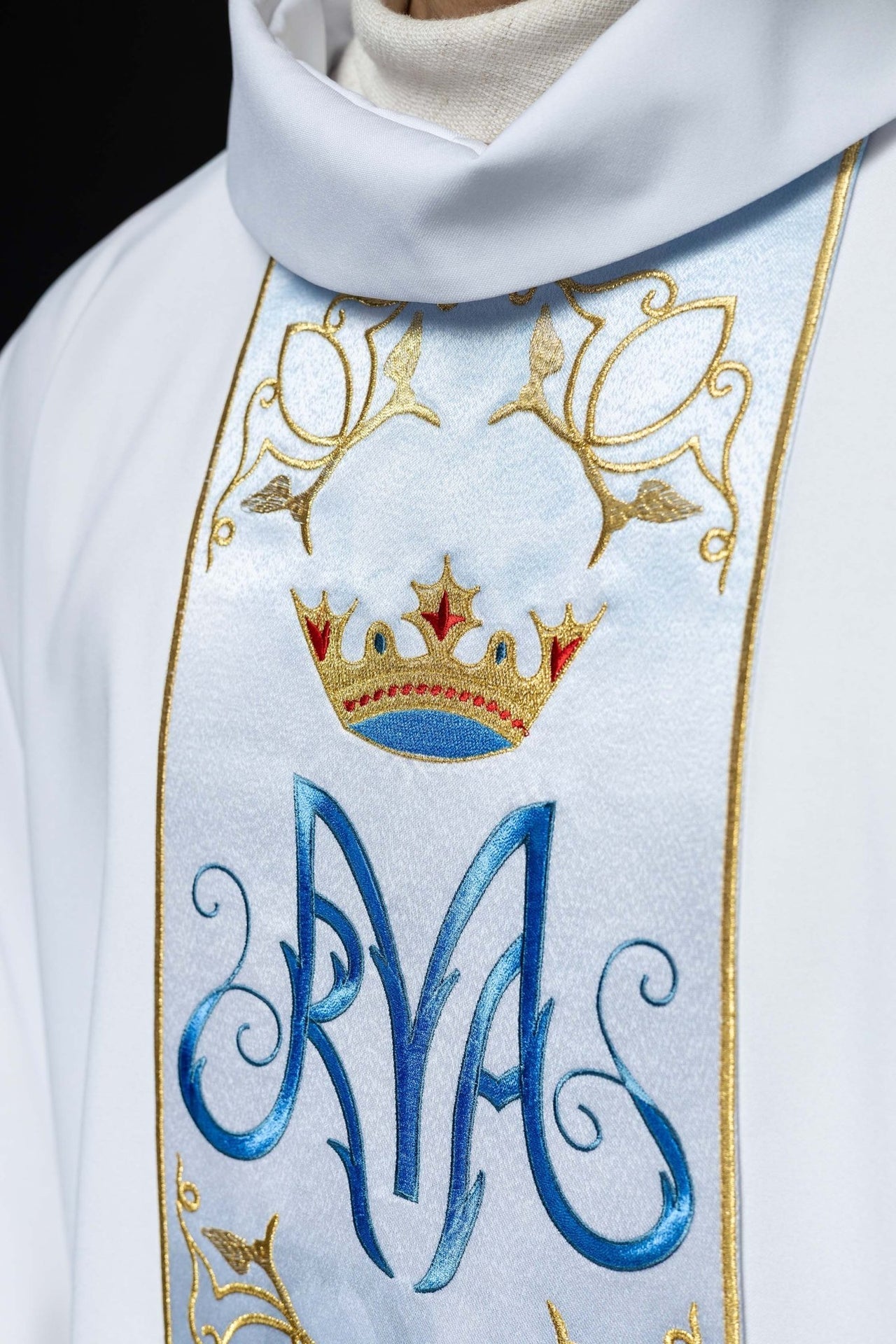Ornat Maryjny z Haftowanym Pasem i Złotą Lamówką - alba.pl