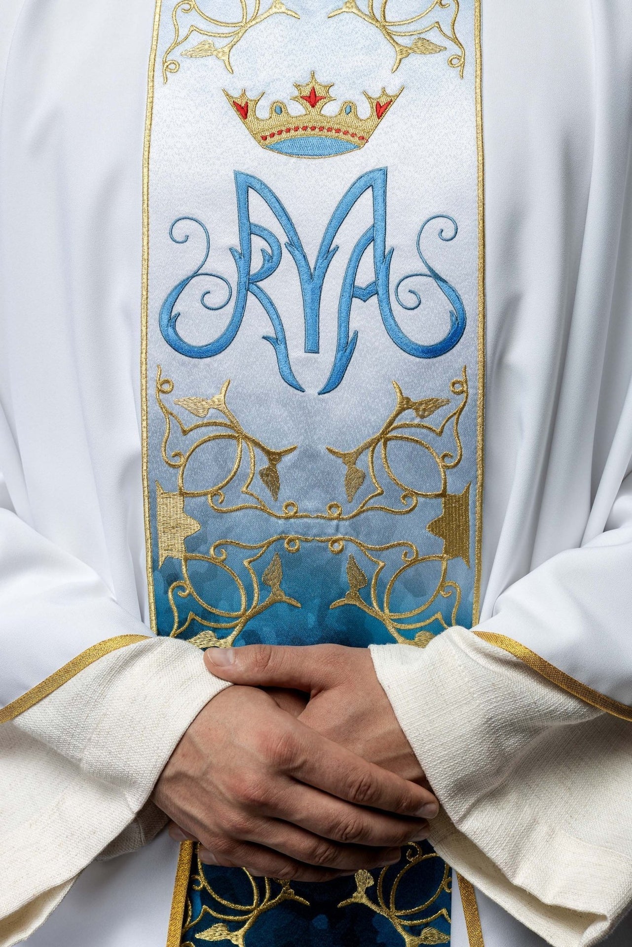 Ornat Maryjny z Haftowanym Pasem i Złotą Lamówką - alba.pl
