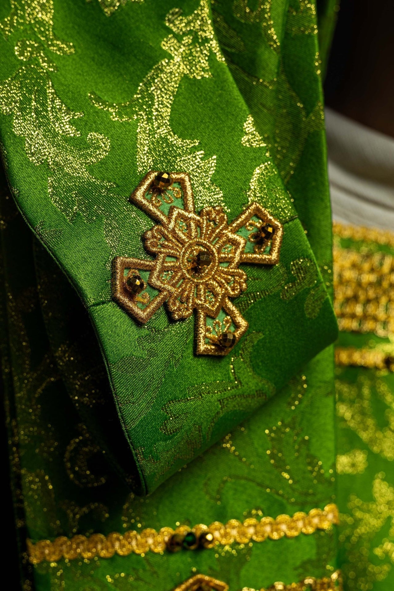 Ornat Ręcznie Wykonany z Kamieniami Naturalnymi - Kolekcja Handmade 7010 Zielony - alba.pl