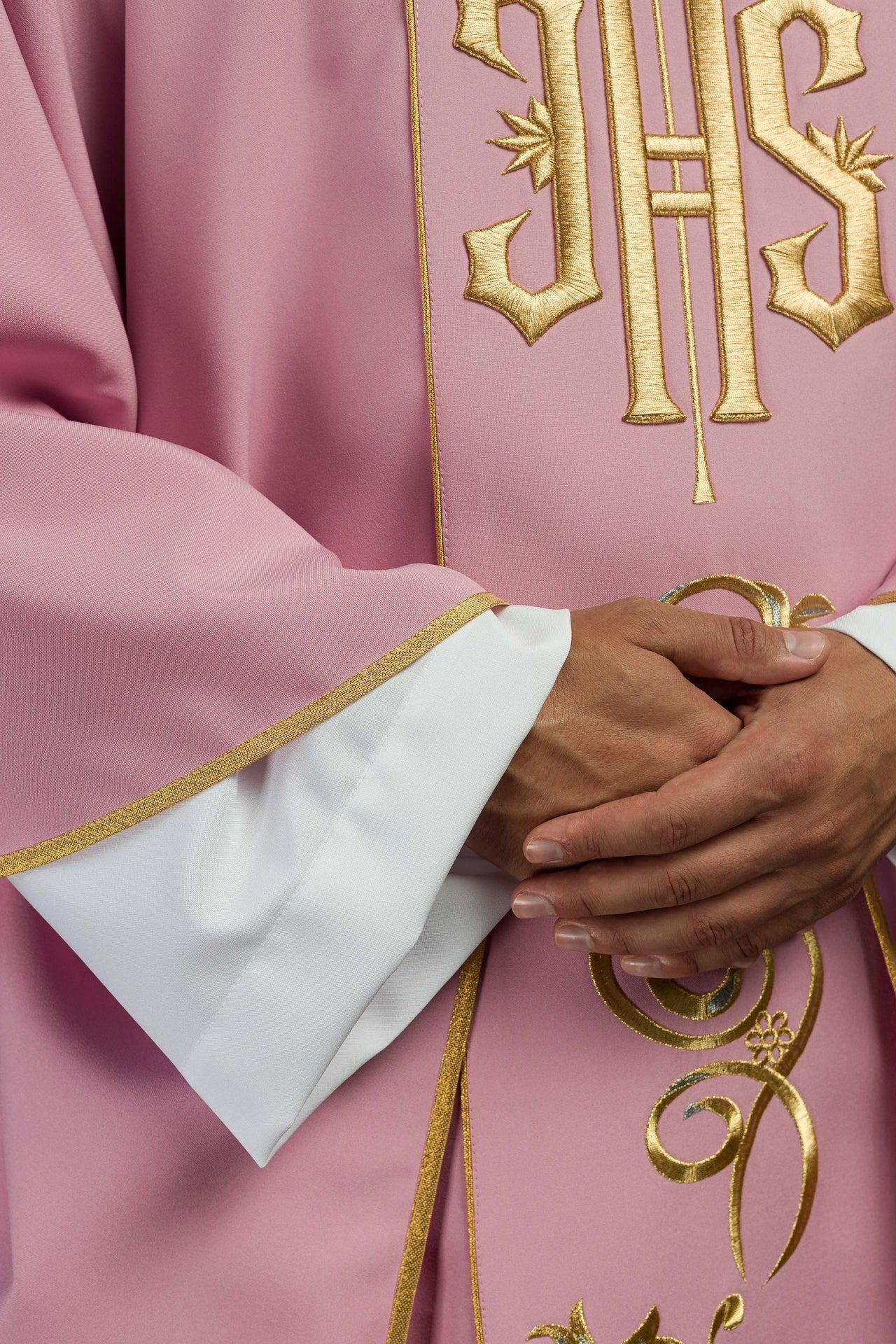 Ornat Różowy Haftowany IHS Symbol Eucharystyczny - alba.pl