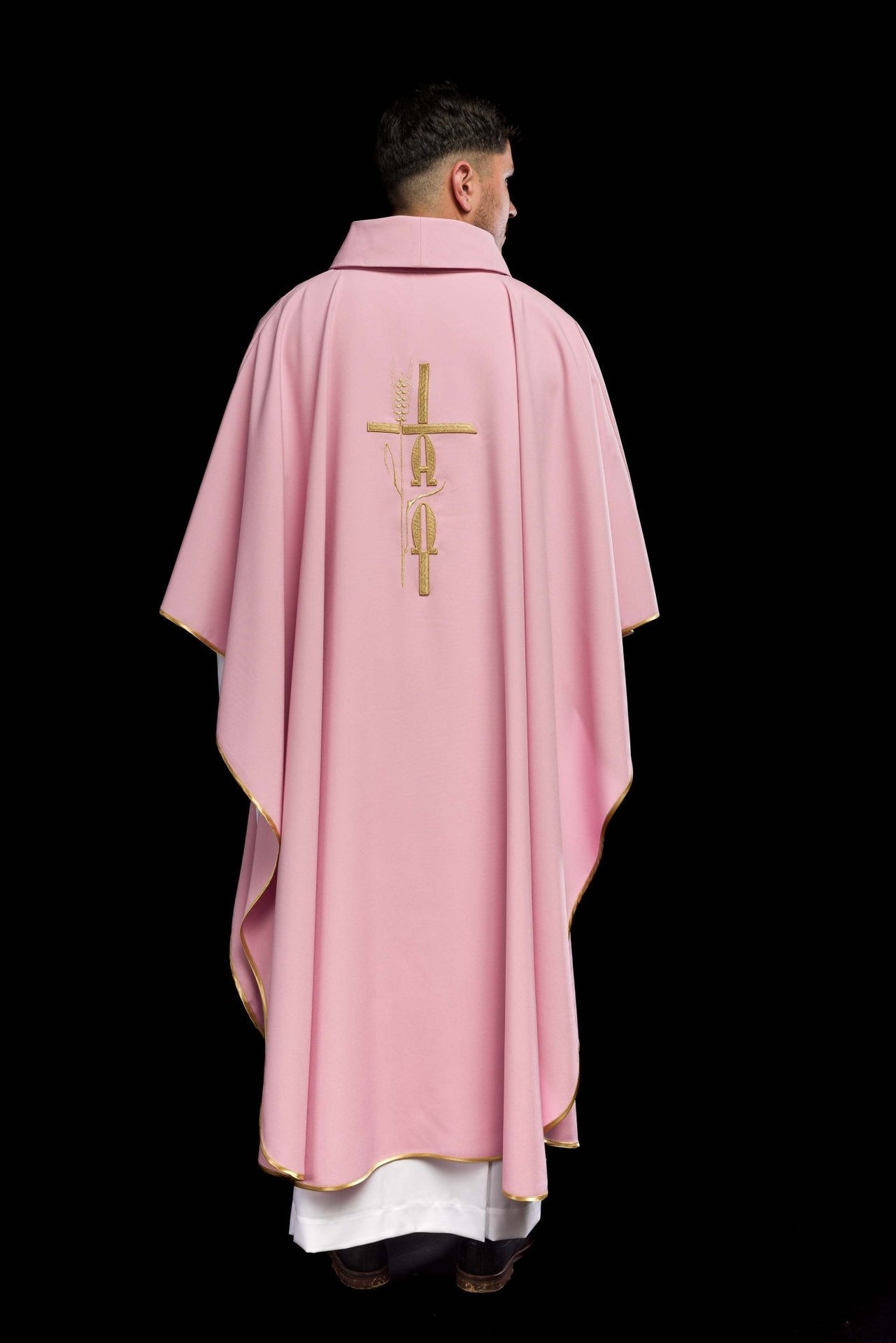 Ornat Różowy Haftowany Krzyż i IHS - Elegancka Szata Liturgiczna - alba.pl