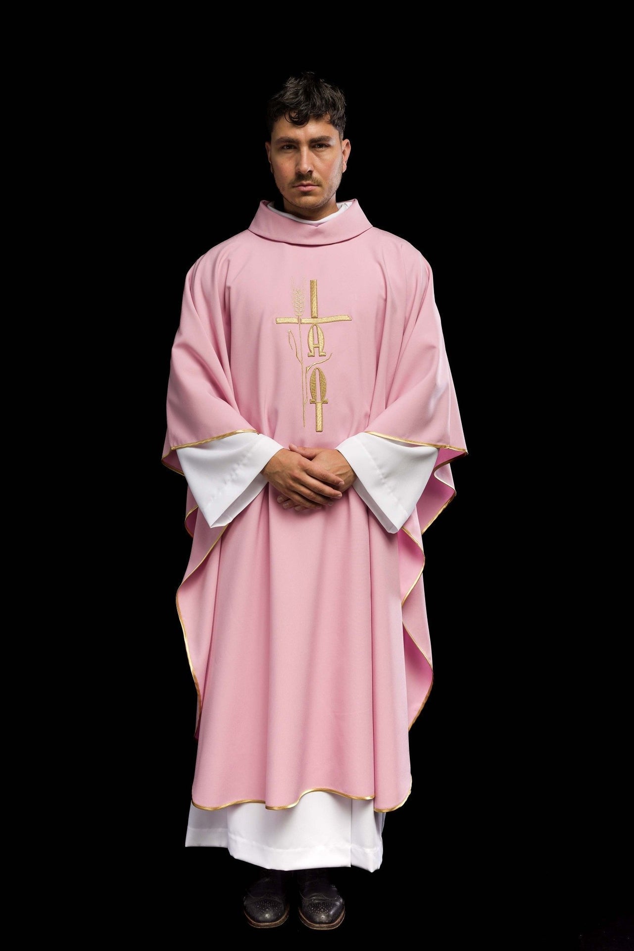 Ornat Różowy Haftowany Krzyż i IHS - Elegancka Szata Liturgiczna - alba.pl