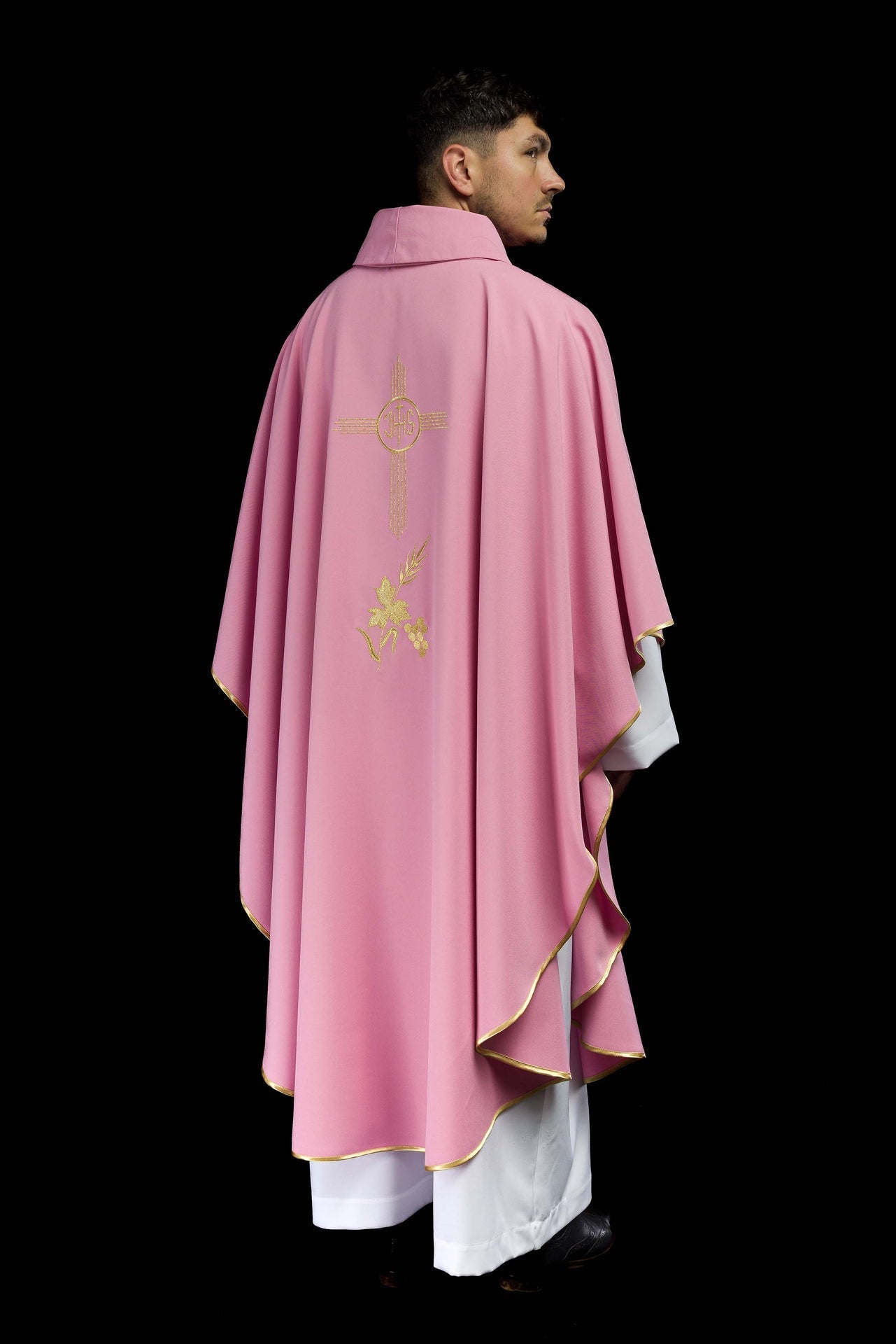 Ornat Różowy Haftowany Złotym Symbolem IHS - Elegancki Strój Liturgiczny - alba.pl