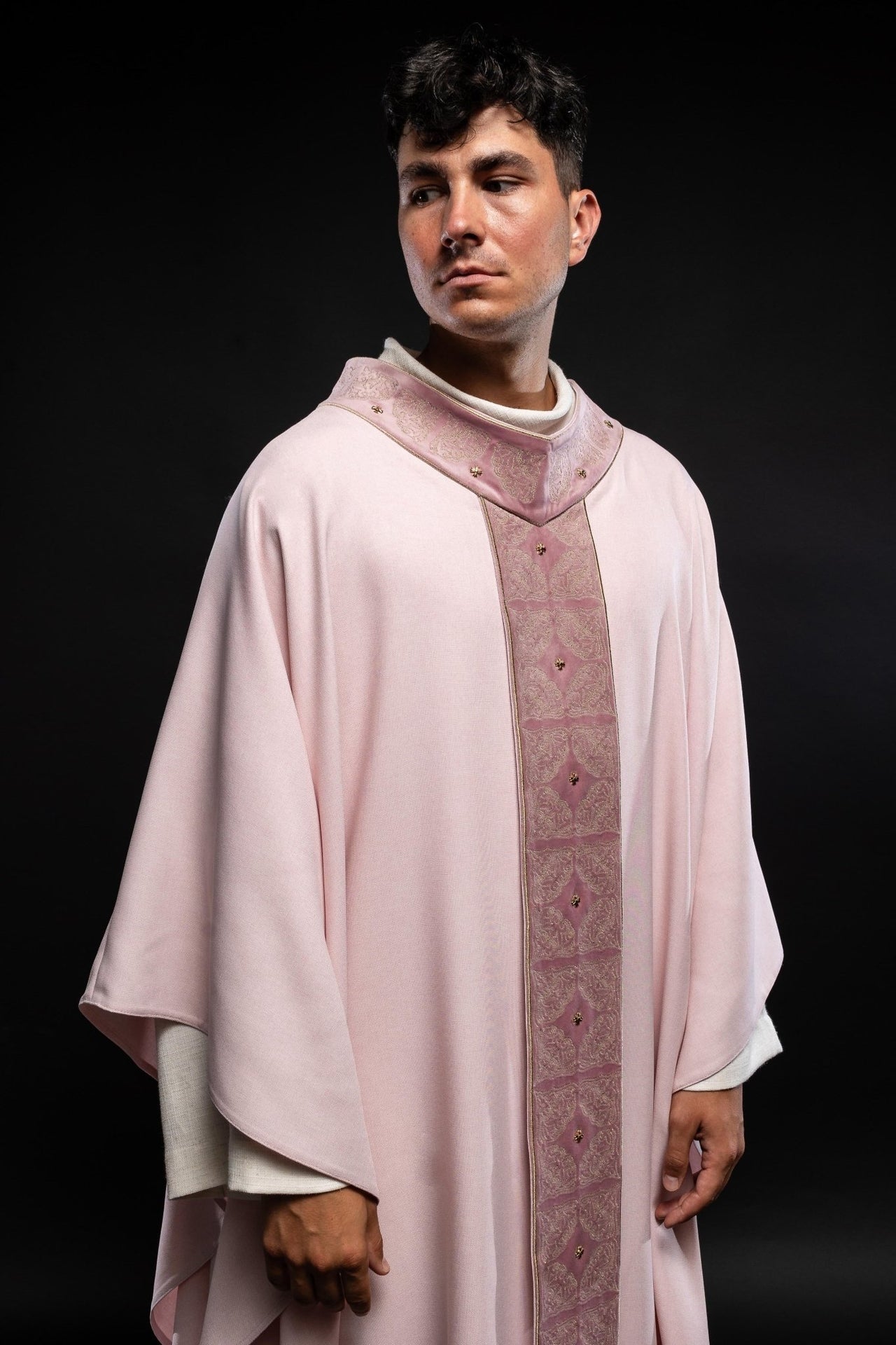 Ornat Różowy Liturgiczny z Haftowanym Pasem i Kołnierzem - alba.pl
