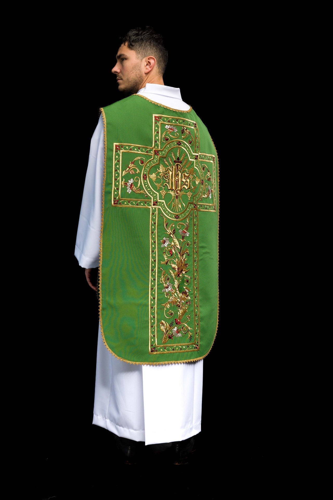 Ornat Rzymski Zielony z Haftem IHS - Elegancka Liturgia - alba.pl