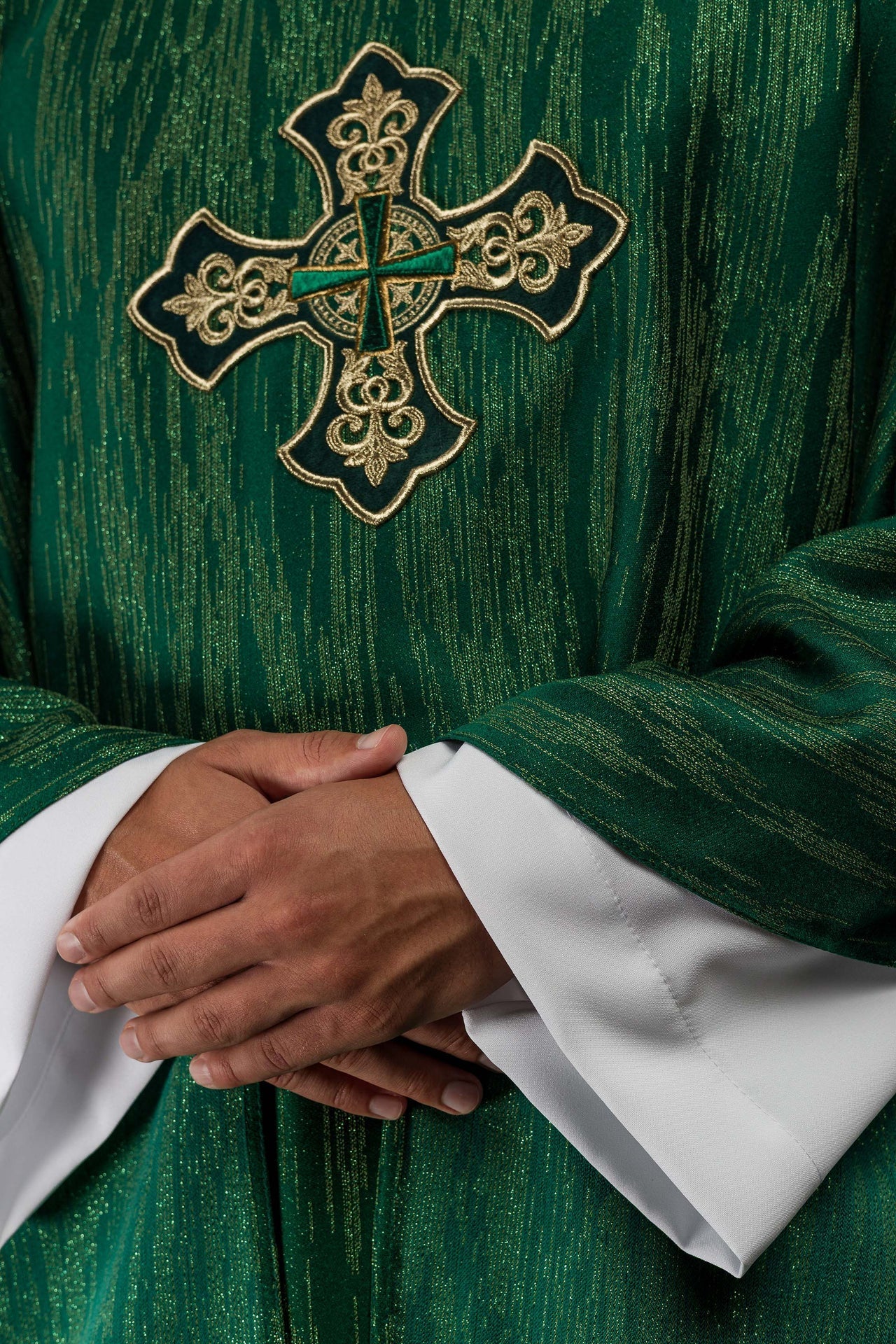 Ornat Zielony Haftowany Krzyż z Ozdobnej Tkaniny - alba.pl