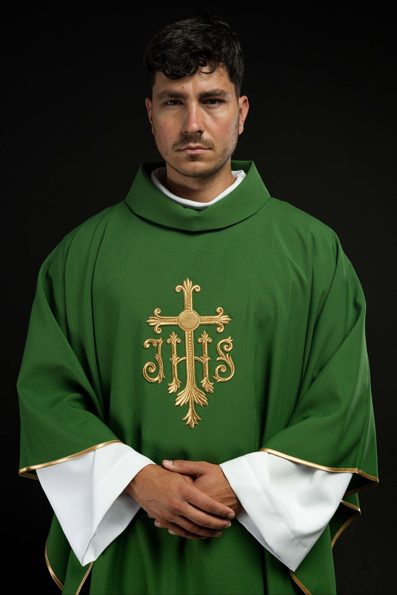 Ornat Zielony Liturgiczny z Haftem JHS i Złotą Lamówką - alba.pl