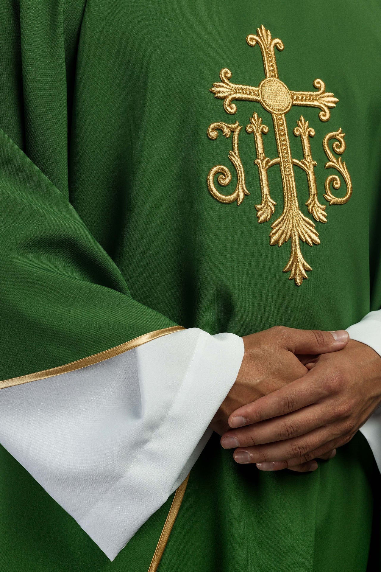 Ornat Zielony Liturgiczny z Haftem JHS i Złotą Lamówką - alba.pl