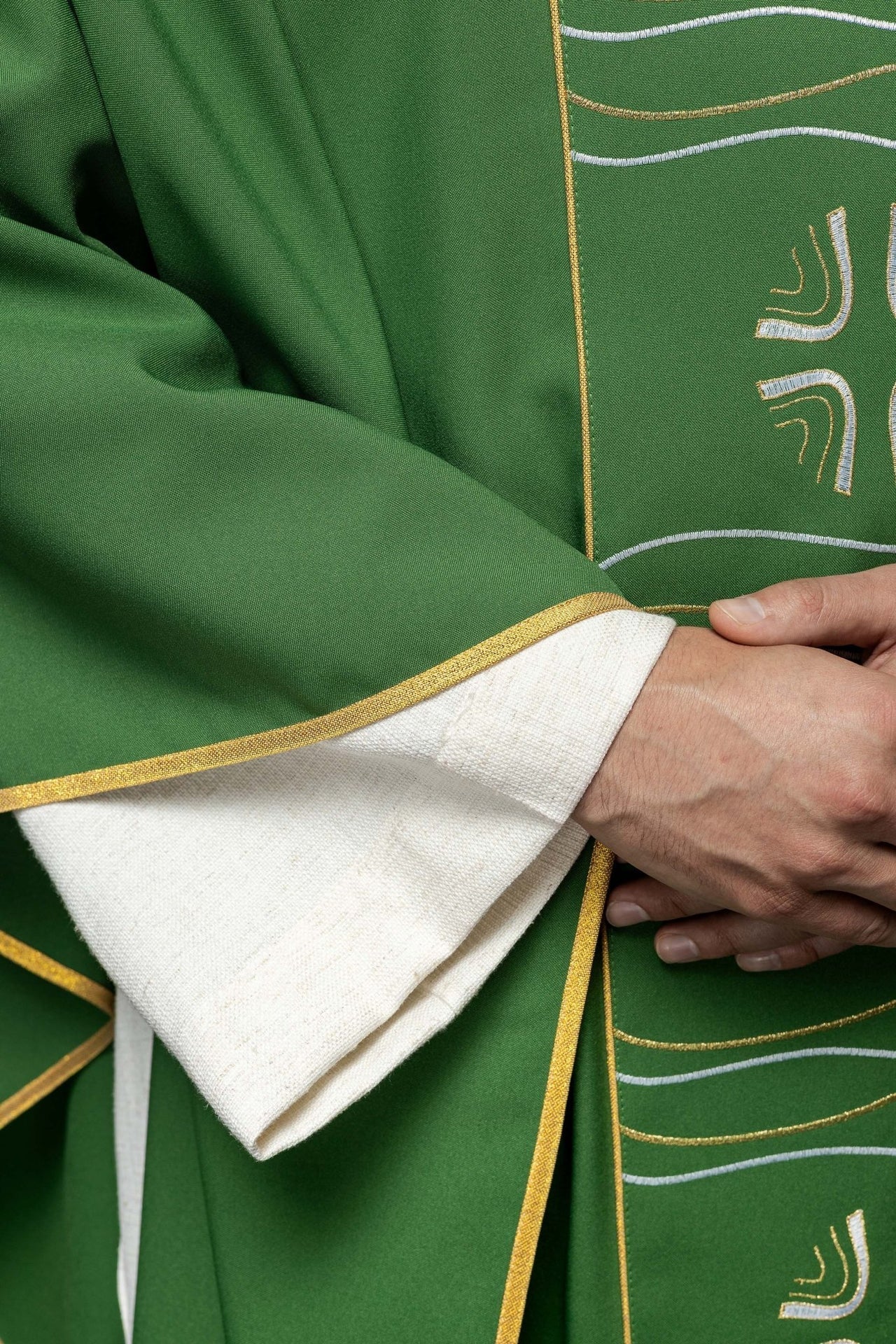 Ornat Zielony z Haftem Krzyża i Ryb - Symbolika Chrześcijańska - alba.pl