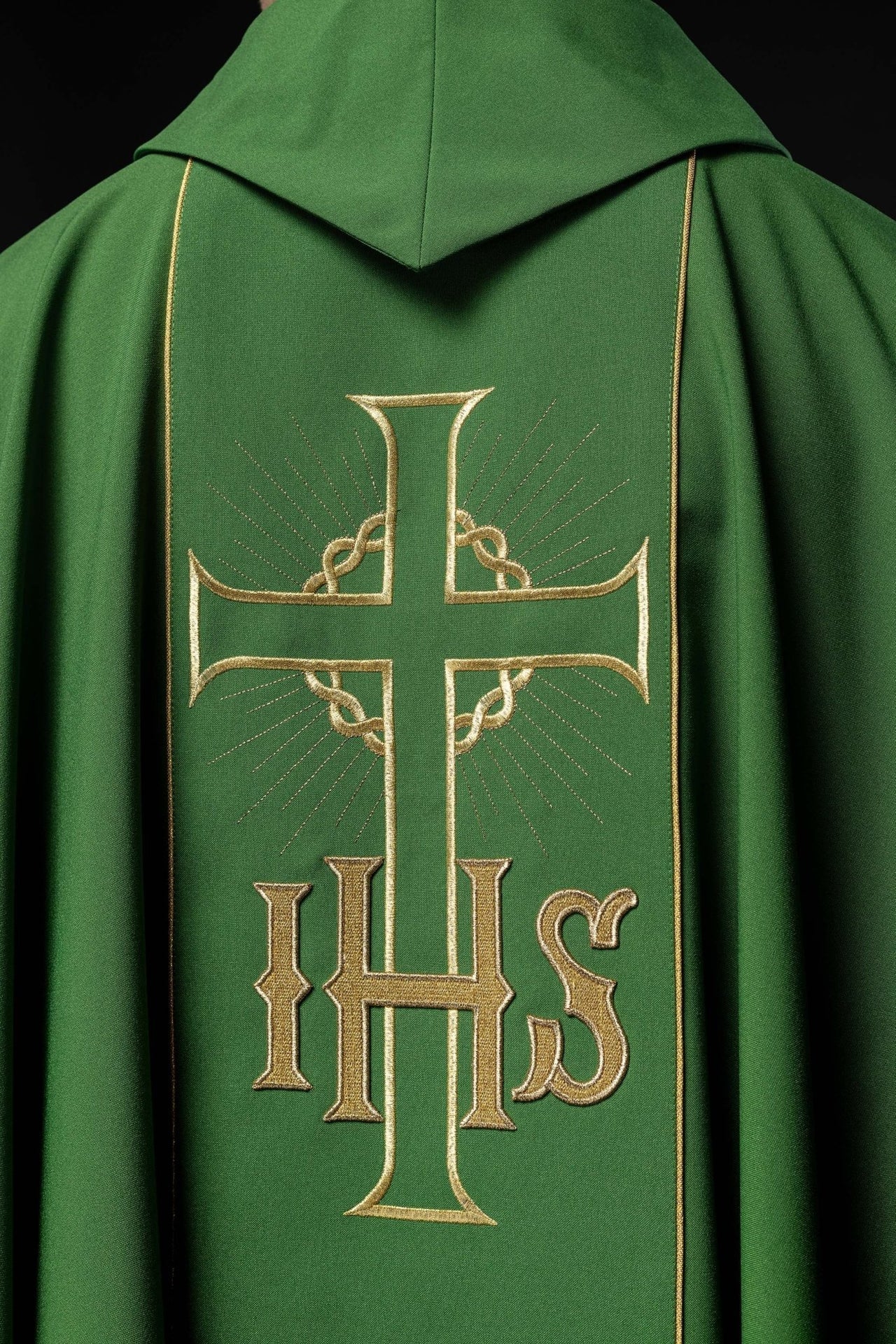 Ornat Zielony Zdobiony Złotym Pasem IHS Kłosy - alba.pl