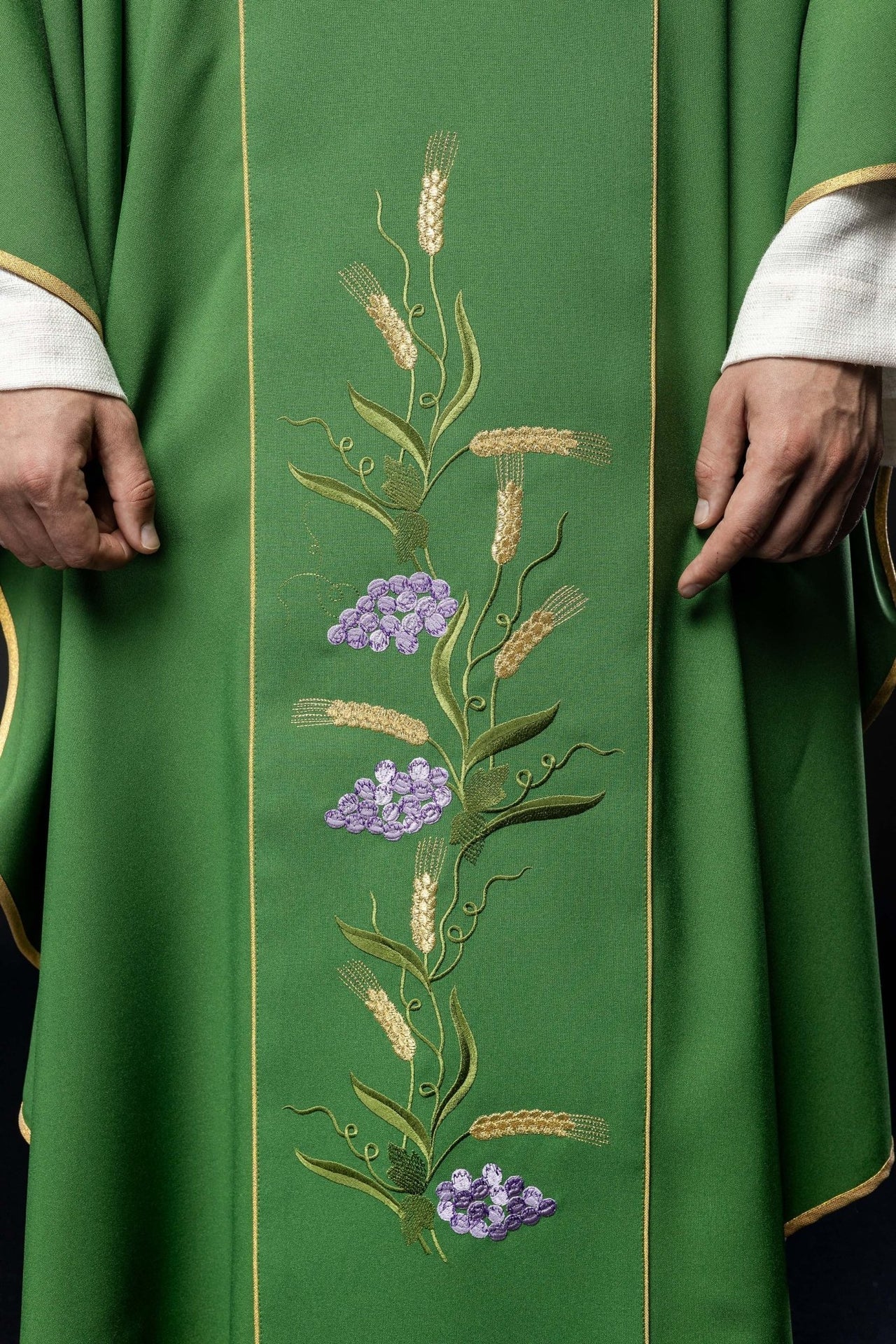 Ornat Zielony Zdobiony Złotym Pasem IHS Kłosy - alba.pl