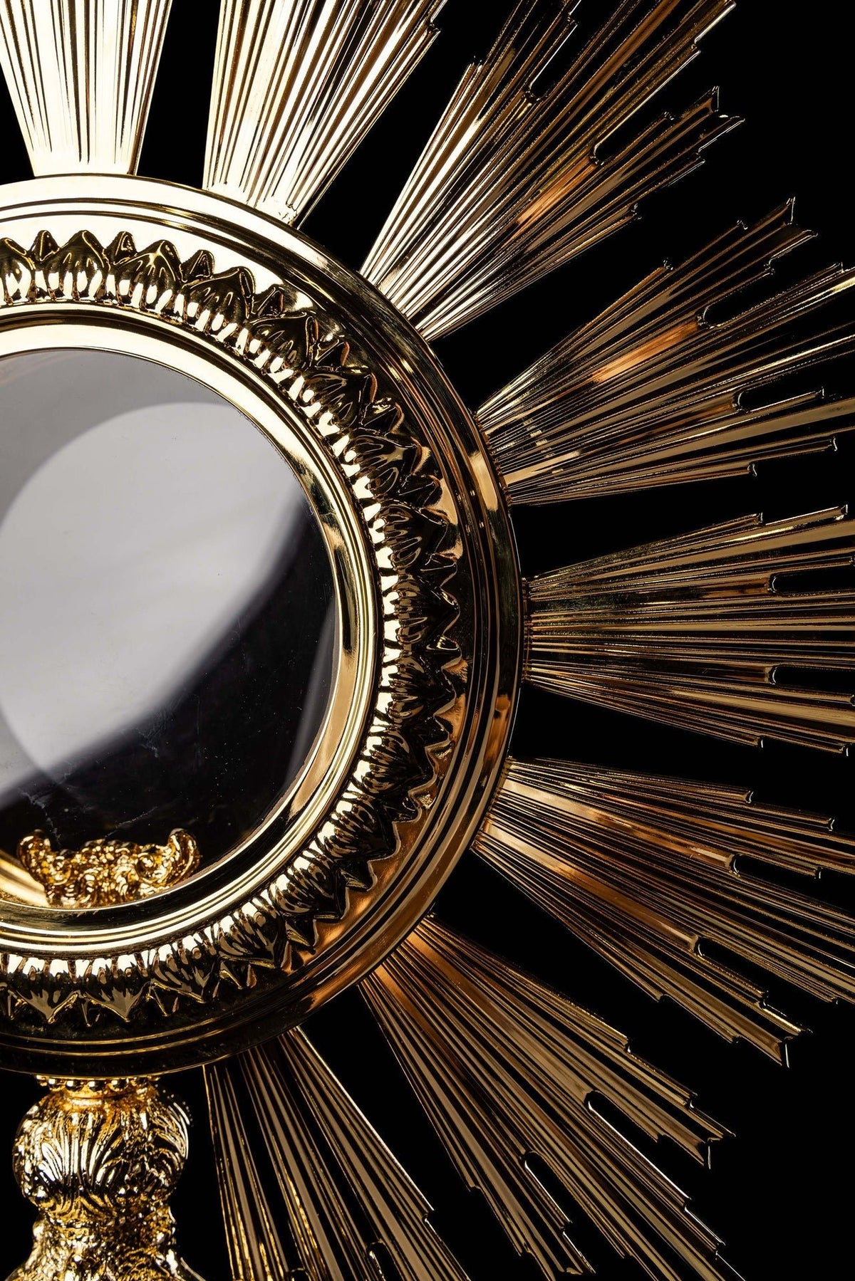 Pozłacana monstrancja liturgiczna z mosiądzu w stylu barokowym na dużą hostię - alba.pl