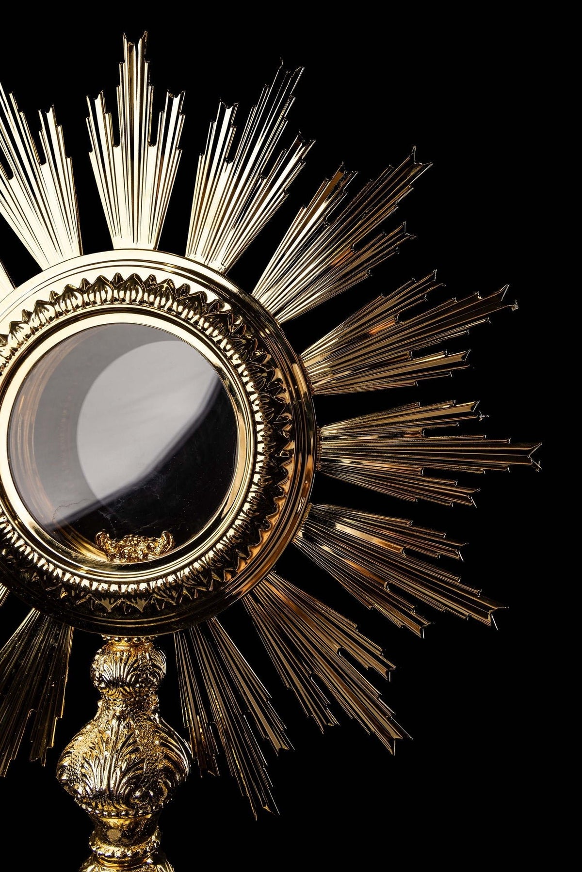 Pozłacana monstrancja liturgiczna z mosiądzu w stylu barokowym na dużą hostię - alba.pl