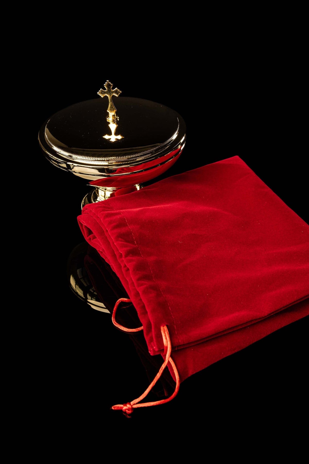 Pozłacana puszka liturgiczna z mosiądzu do Komunii pod dwiema postaciami 15 cm - alba.pl