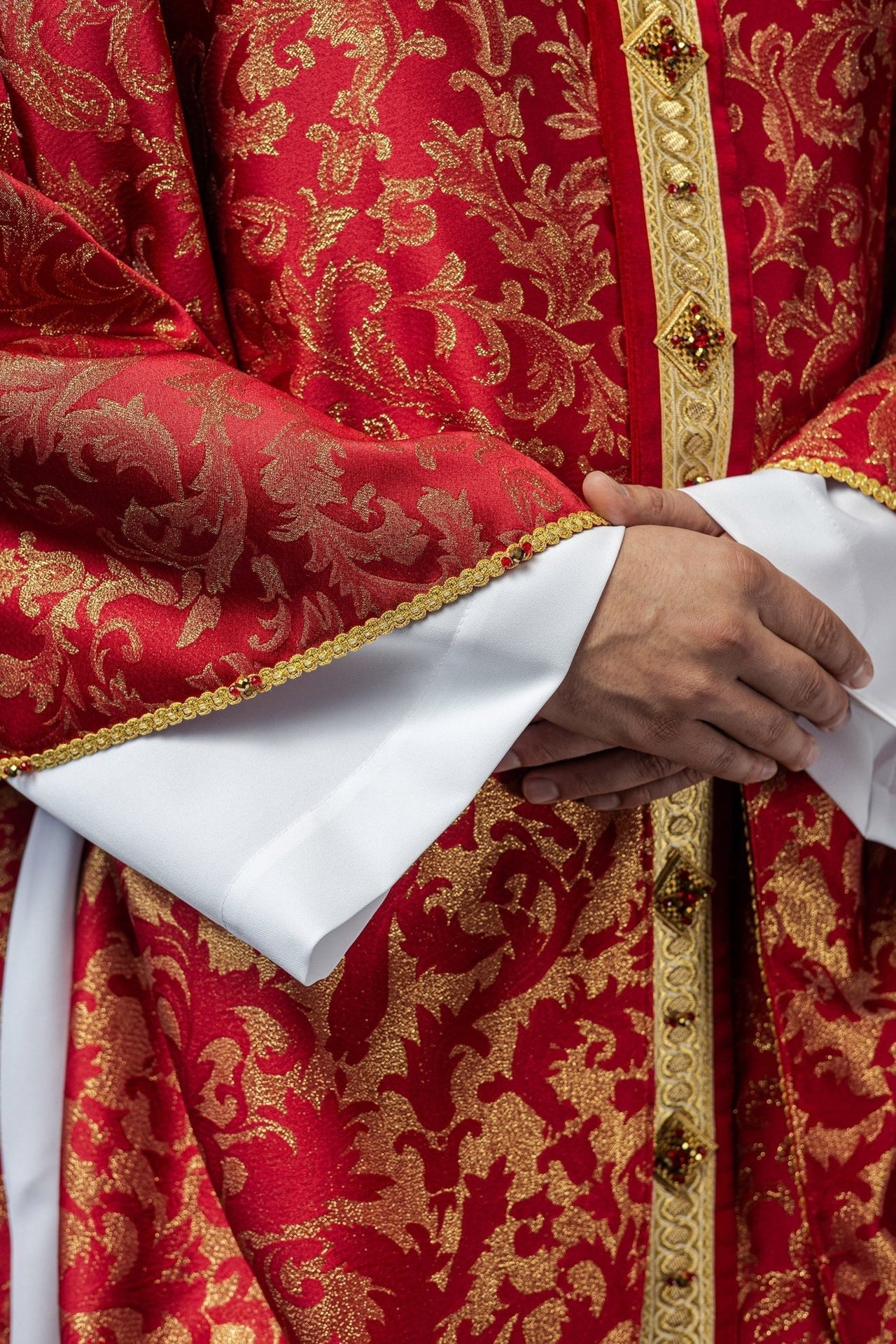 Ręcznie Wykonany Ornat z Kamieniami Naturalnymi - Czerwony Żakard - alba.pl
