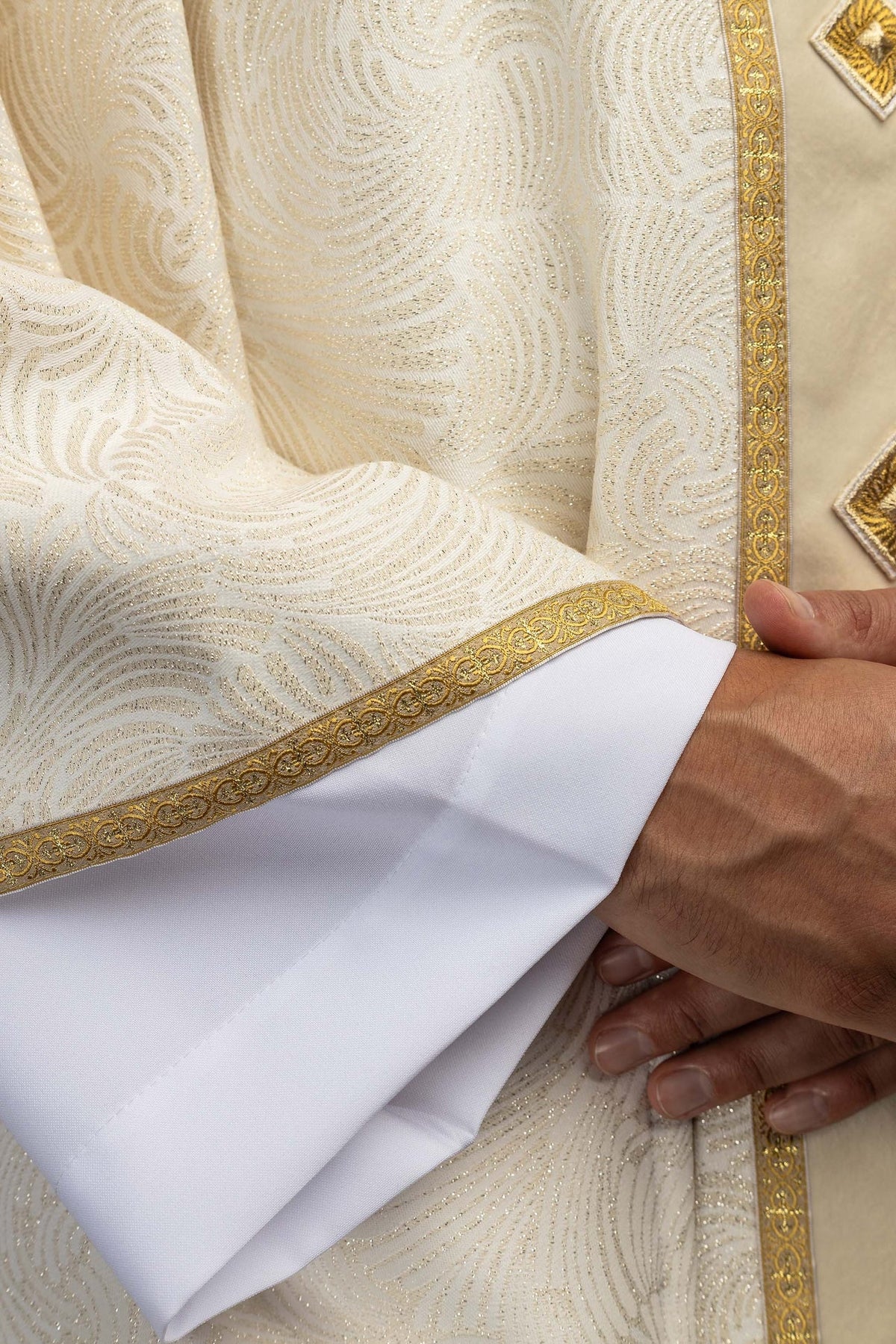 Ręcznie wykonany ornat z naturalnymi kamieniami Handmade 7012 - alba.pl